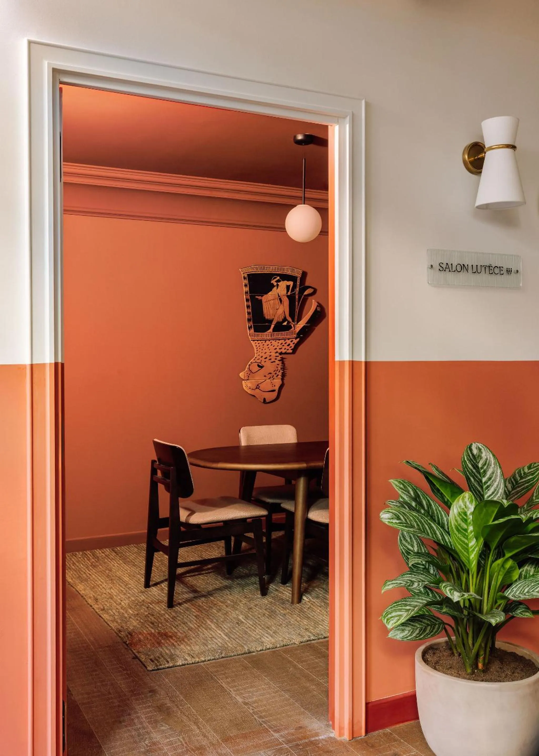 Meeting/conference room in Le Jardin de Verre by Locke