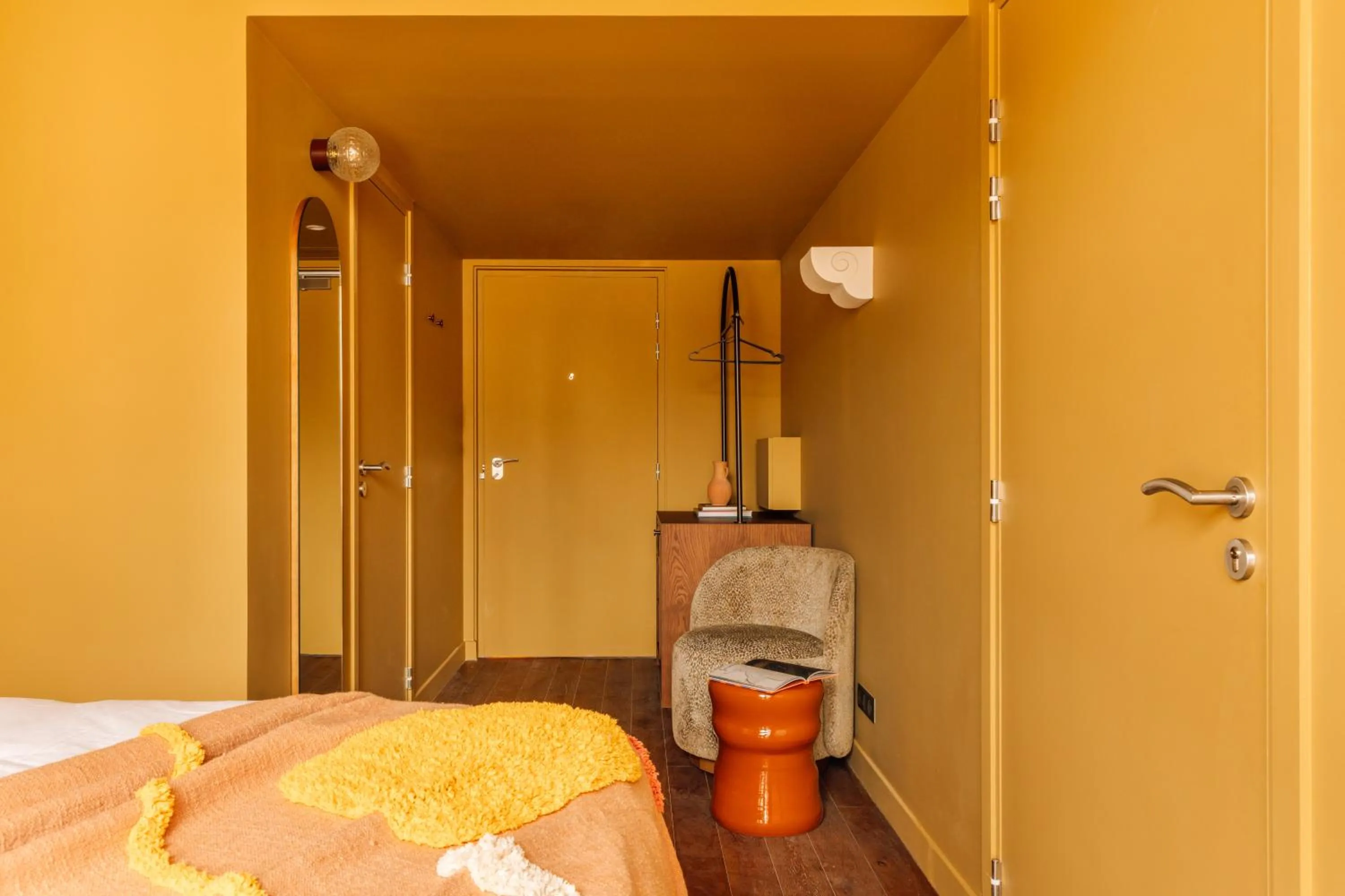 Bedroom, Bed in Le Jardin de Verre by Locke