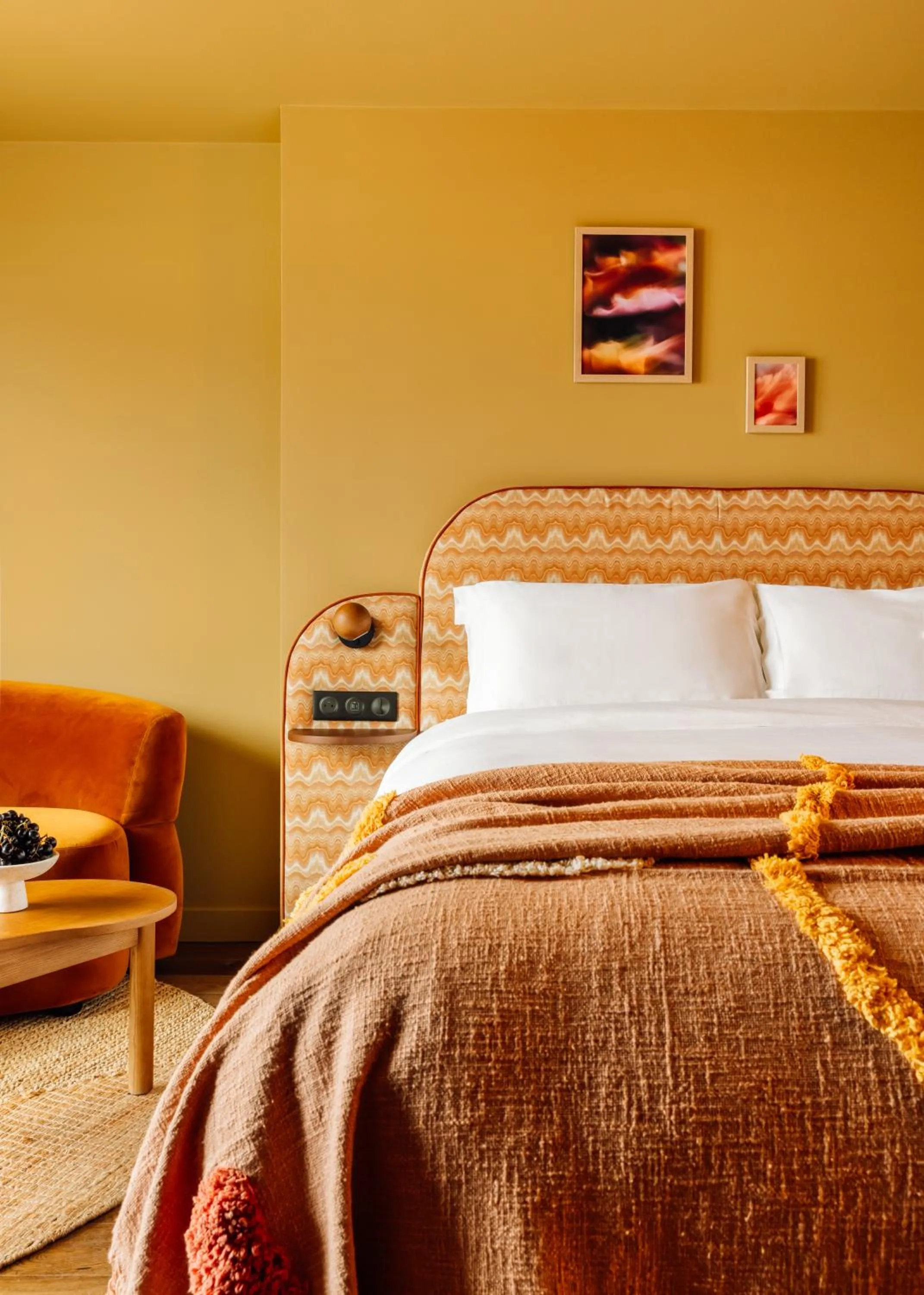 Bed in Le Jardin de Verre by Locke