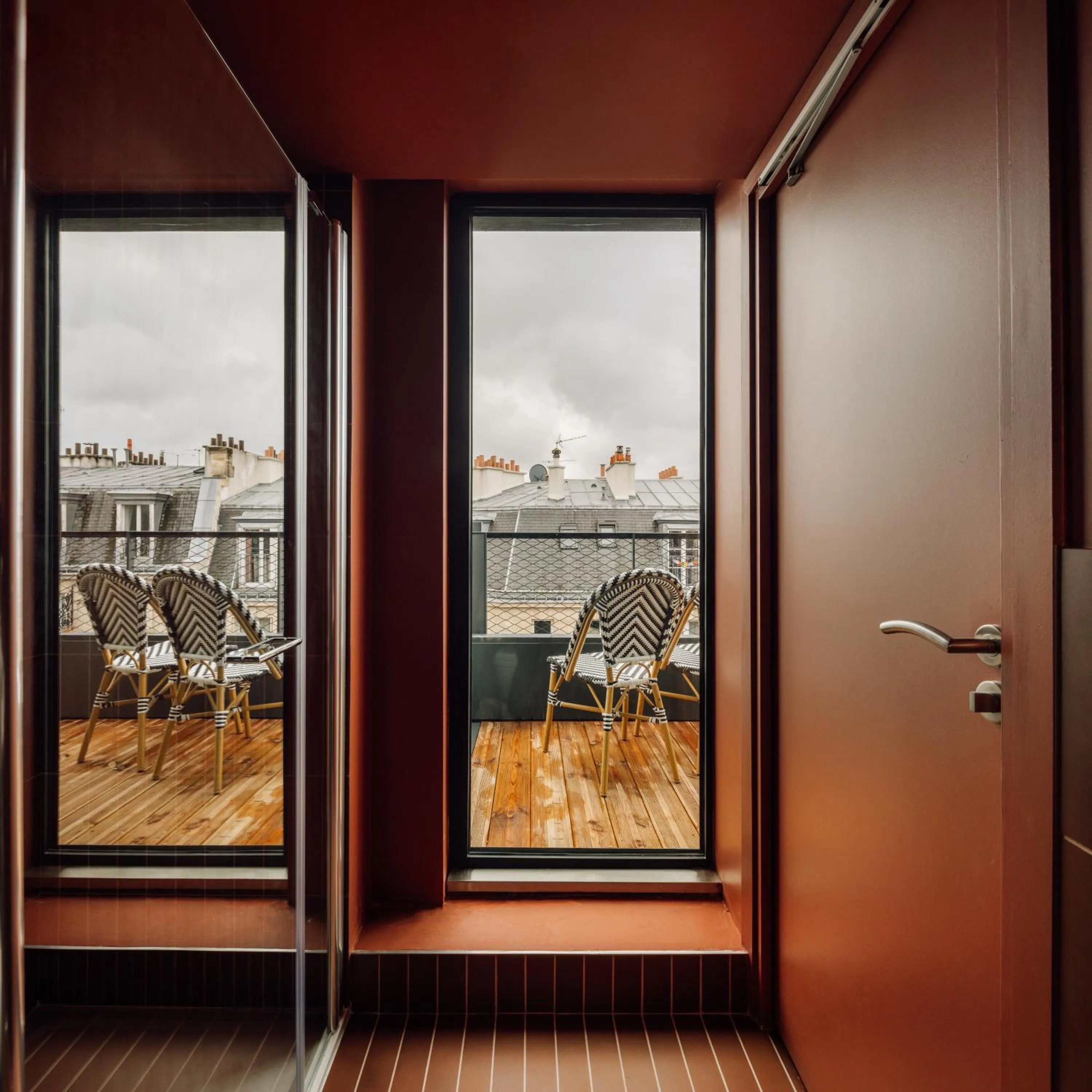 Balcony/Terrace in Le Jardin de Verre by Locke