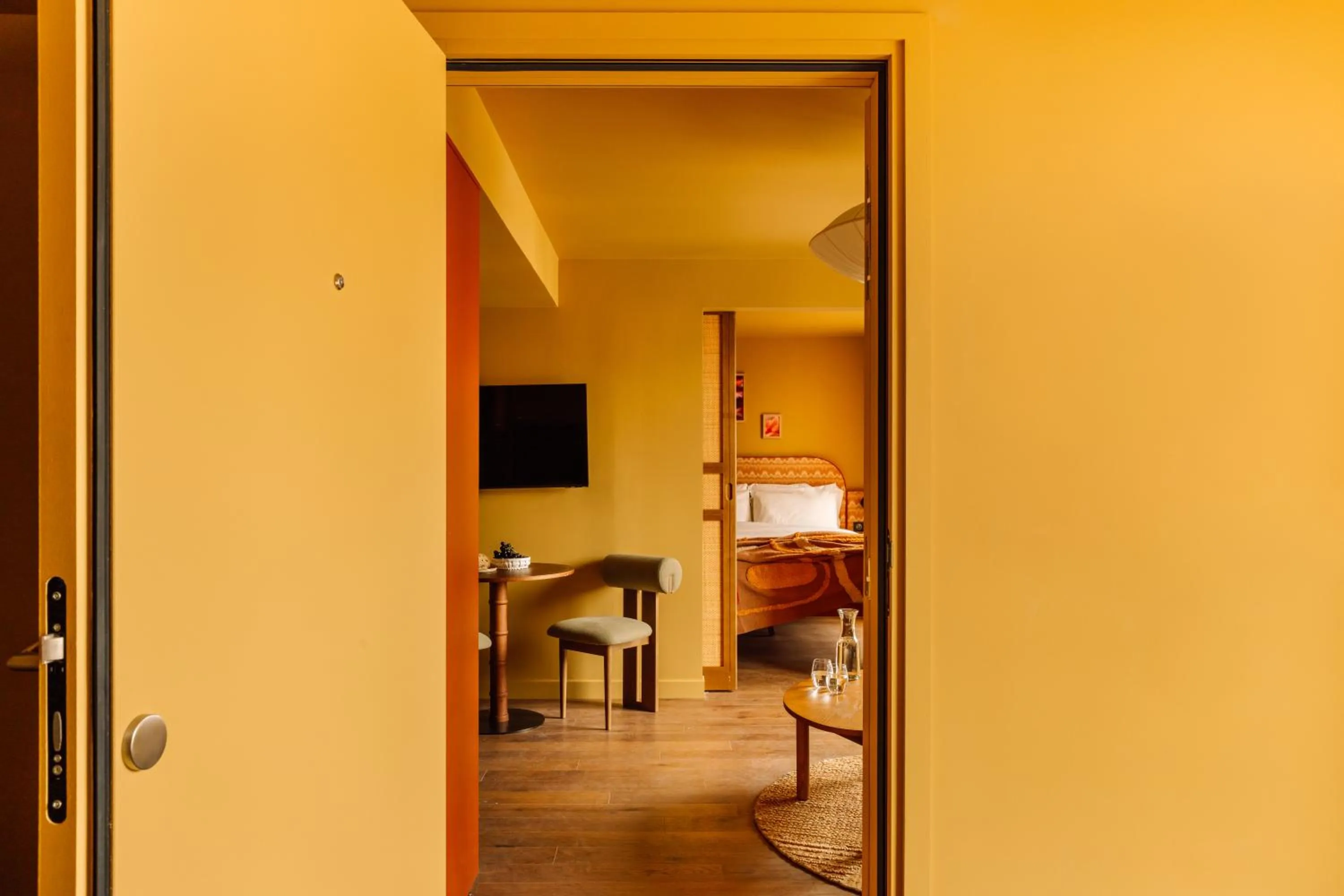 Living room in Le Jardin de Verre by Locke