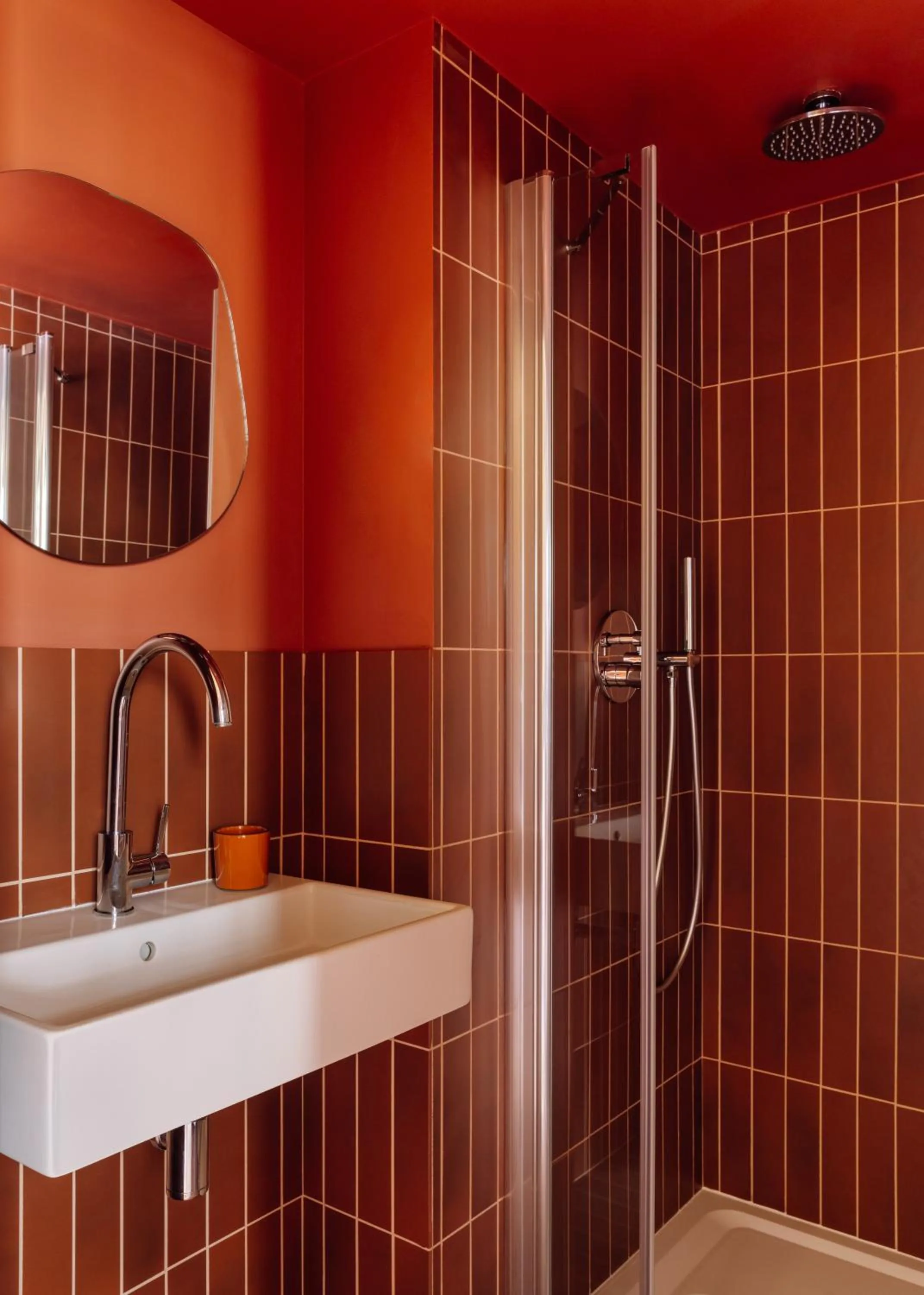 Bathroom in Le Jardin de Verre by Locke