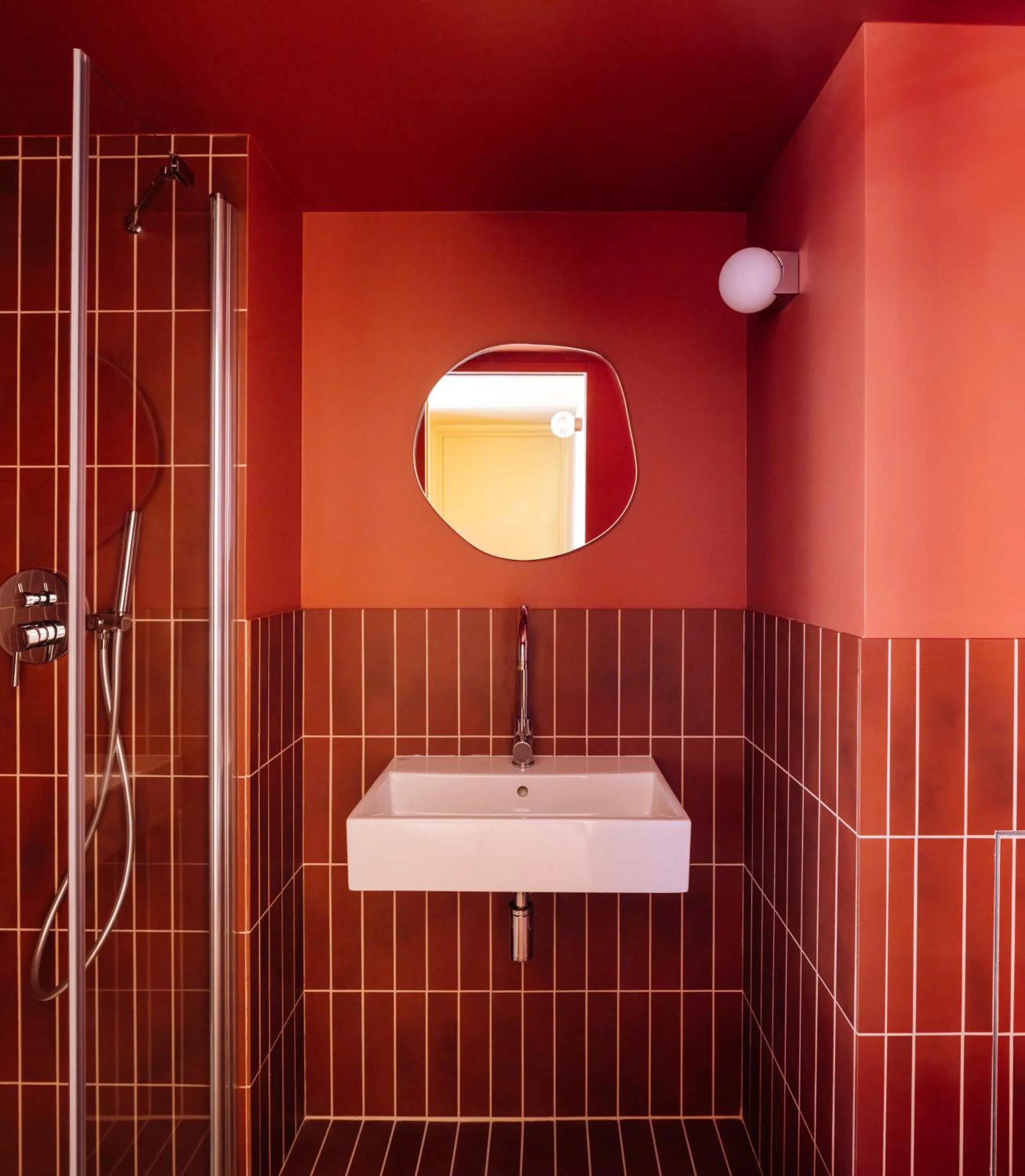 Bathroom in Le Jardin de Verre by Locke