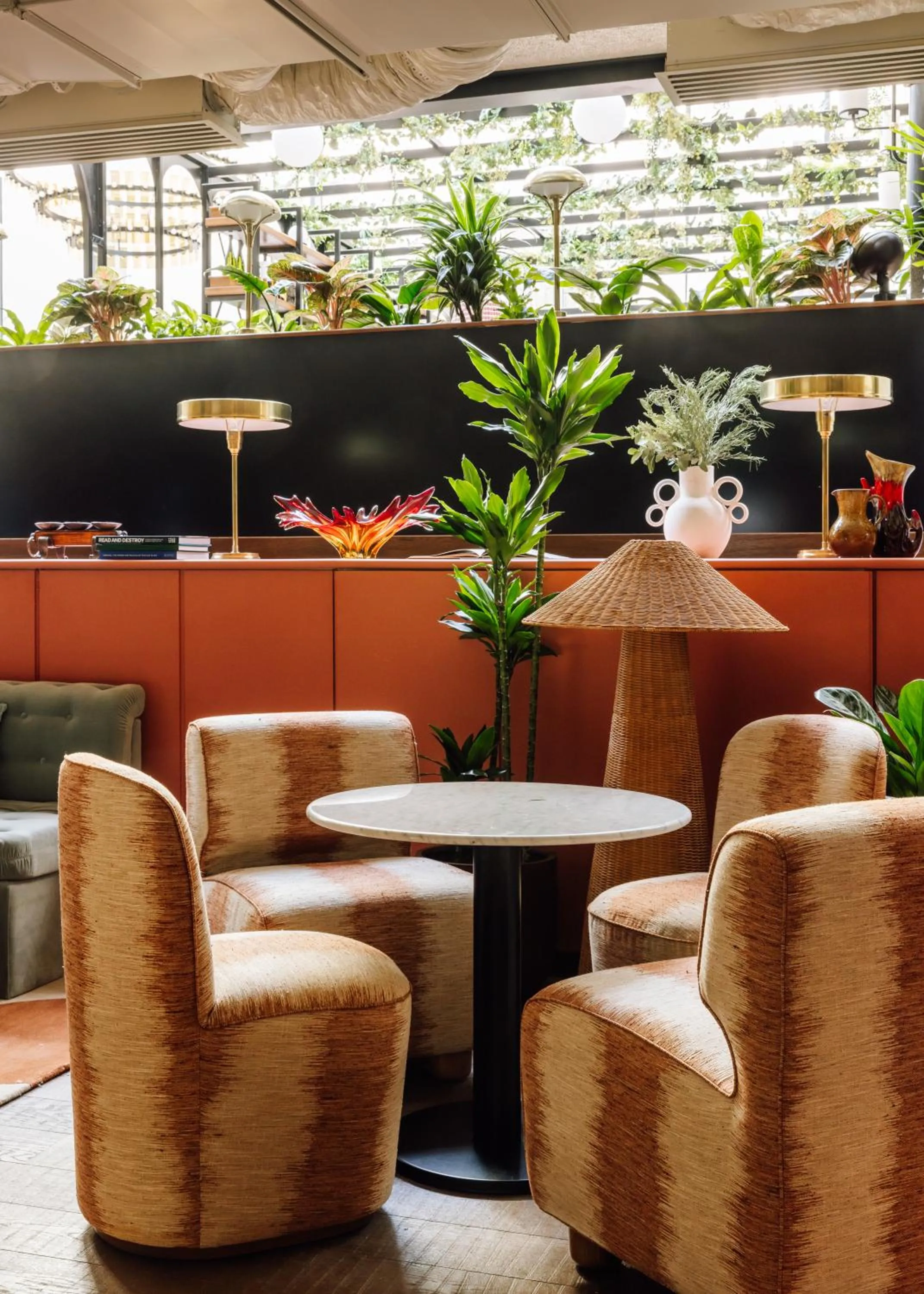 Coffee/tea facilities in Le Jardin de Verre by Locke