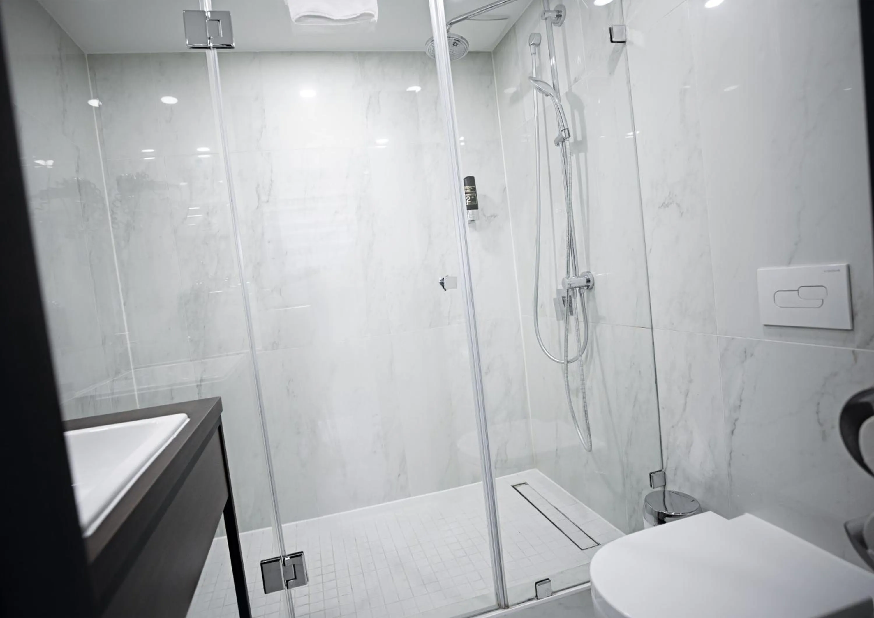 Bathroom in Skyline Hotel City Frankfurt