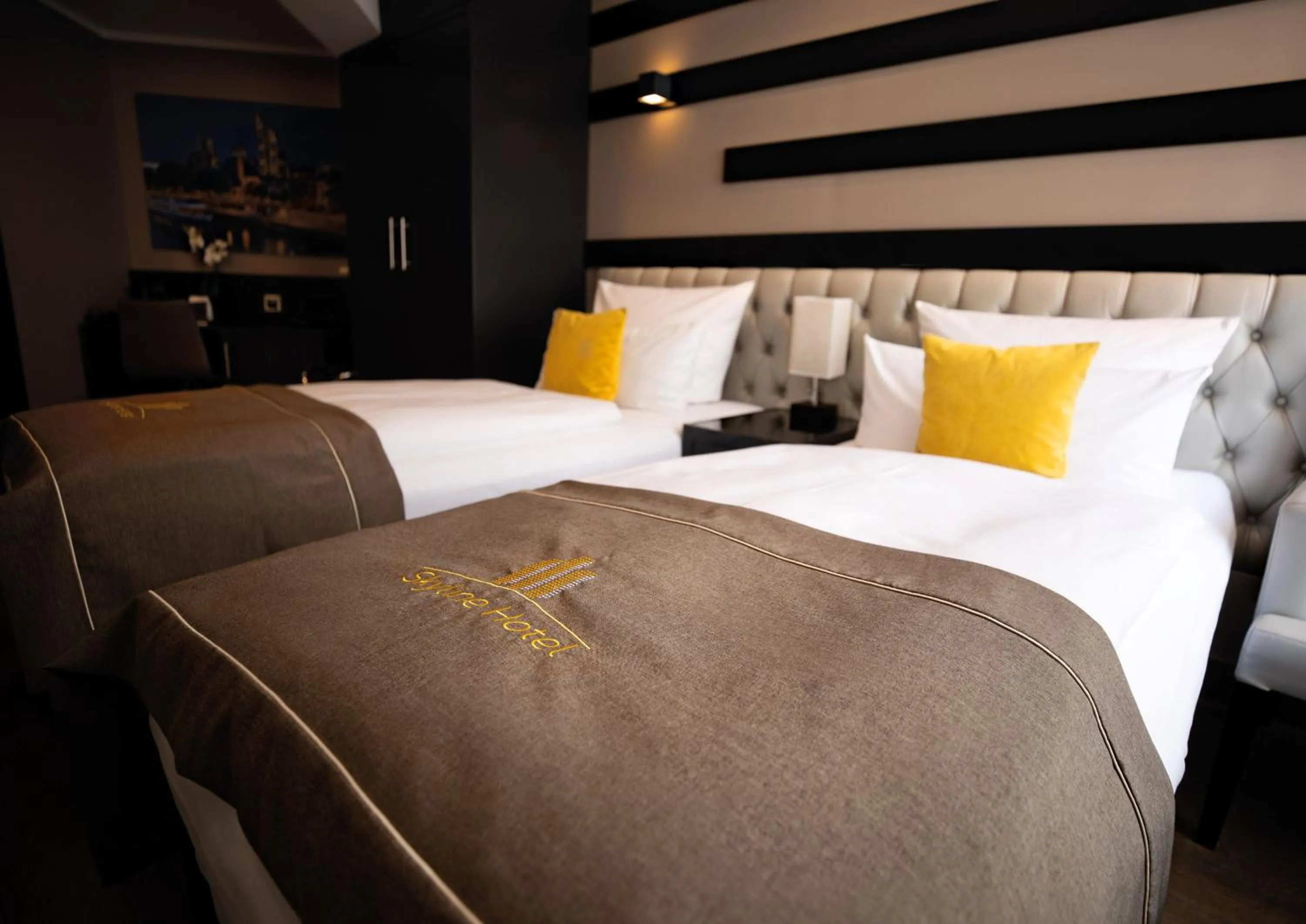 Bed in Skyline Hotel City Frankfurt