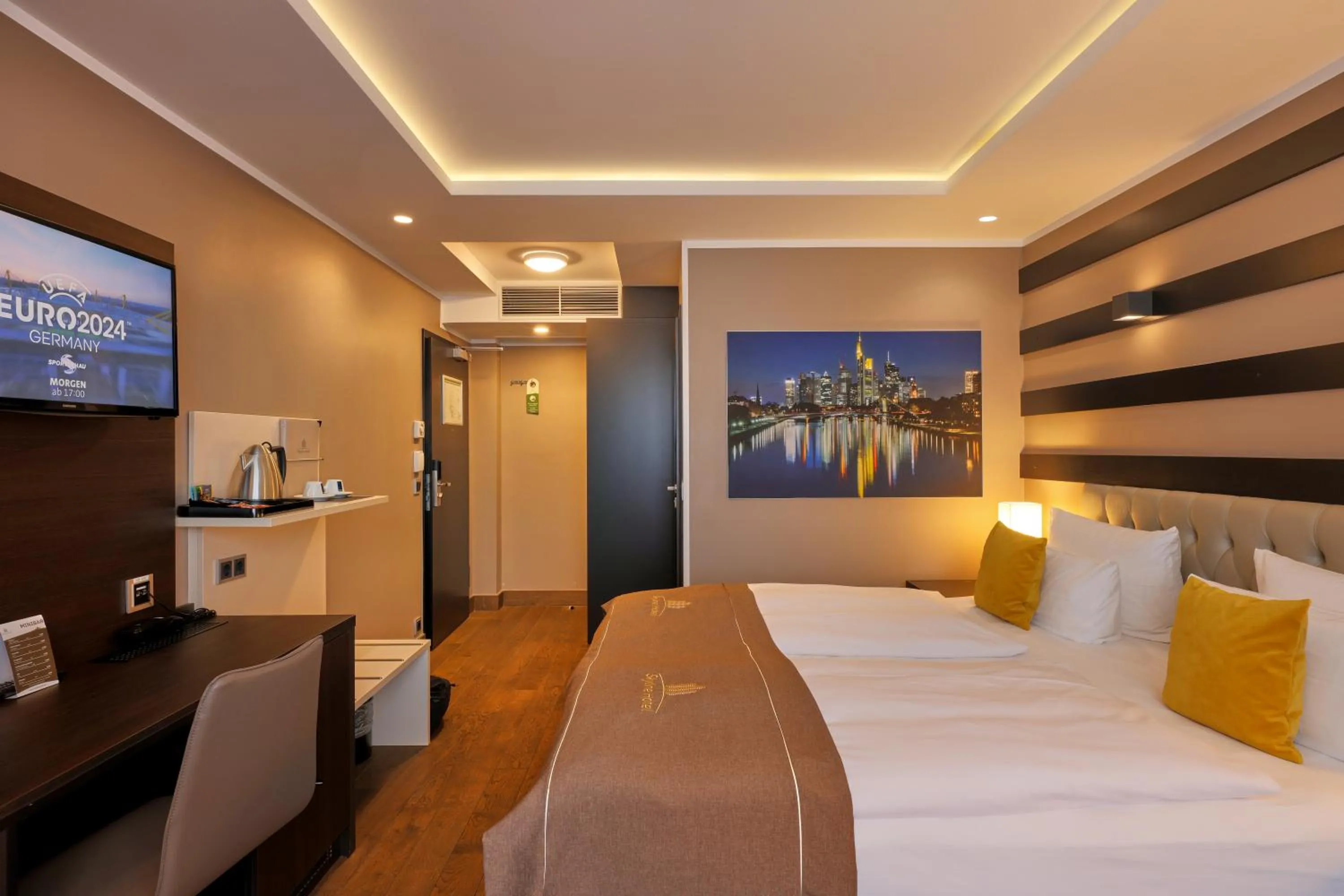 Bed in Skyline Hotel City Frankfurt