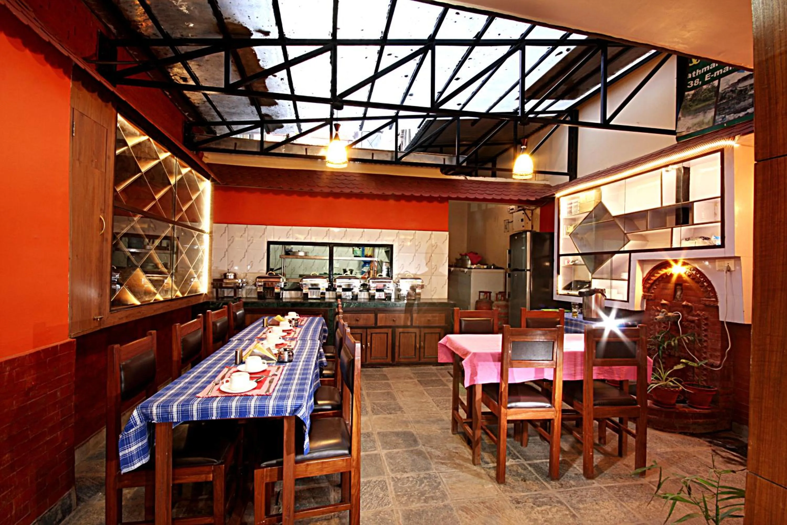 Restaurant/places to eat in Hotel Bubo Himalaya