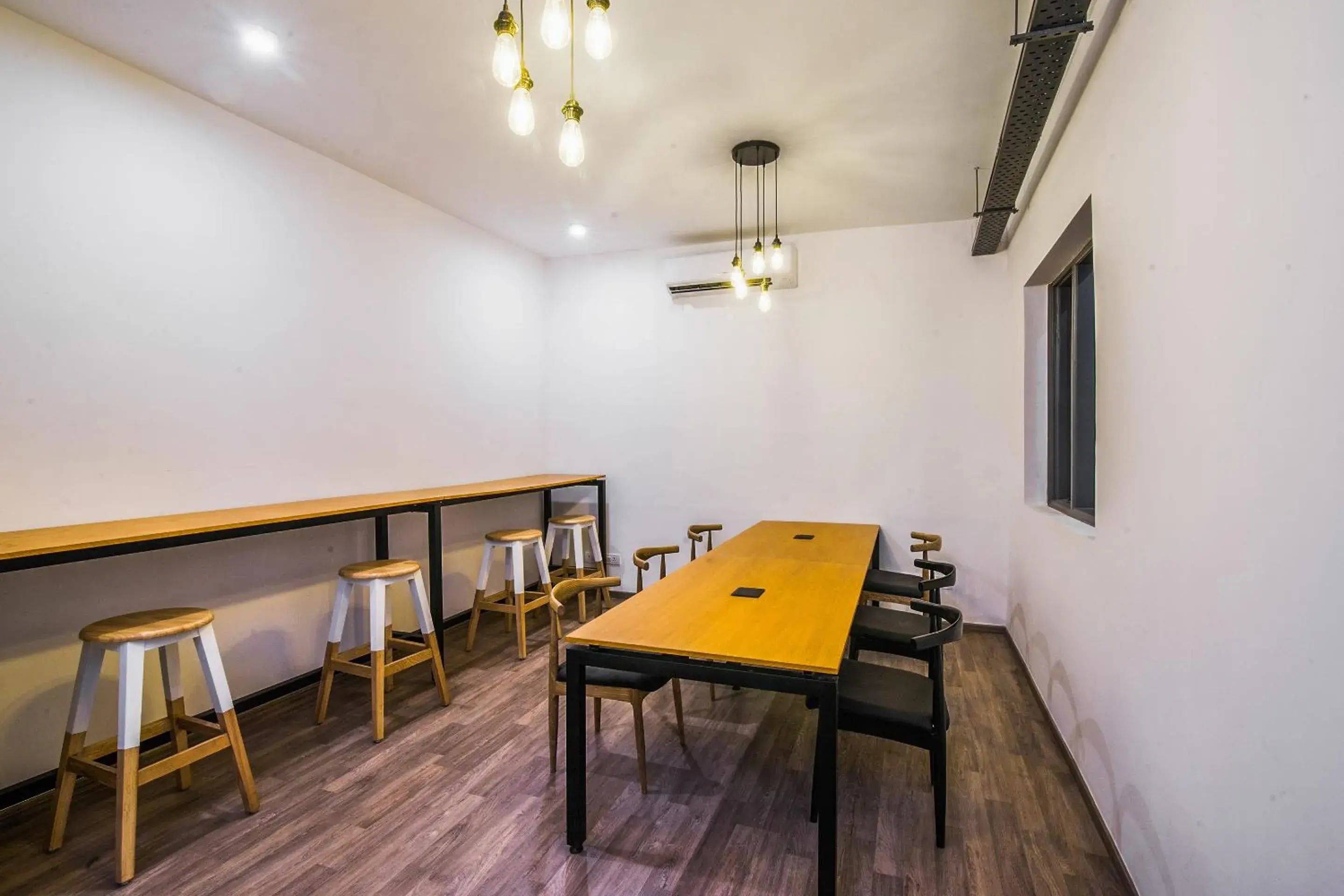 Restaurant/places to eat in Super Townhouse Galleria Market Near Golf Course Road Restaurant/places to eat in Super Townhouse Galleria Market Near Golf Course Road