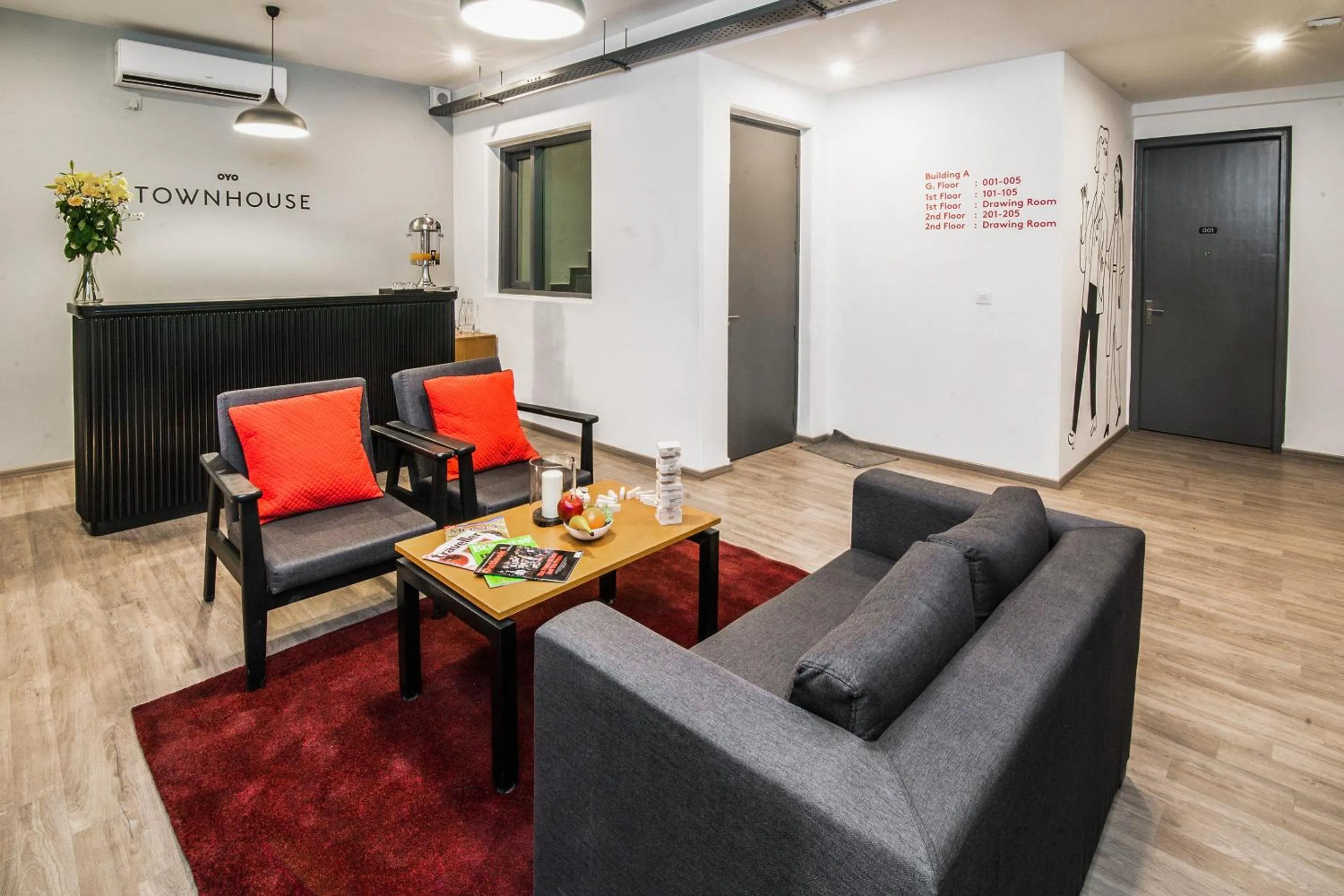 Lobby or reception in Super Townhouse Galleria Market Near Golf Course Road