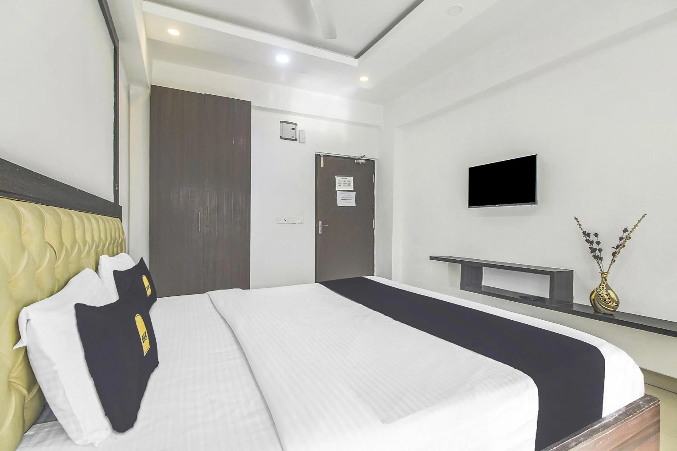 Bedroom, Bed in Super Townhouse OAK The Platinum Studio