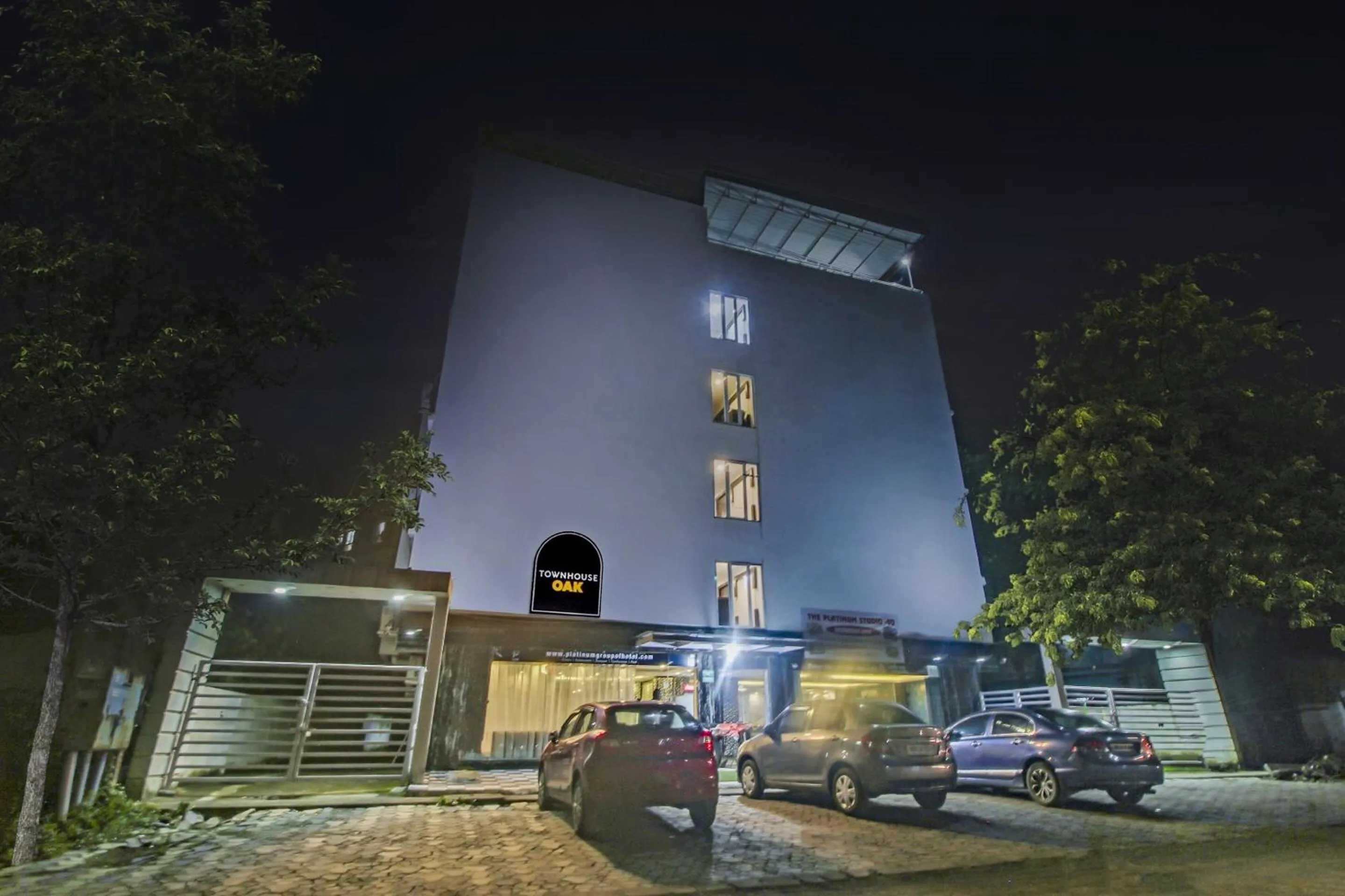 Super Townhouse OAK The Platinum Studio