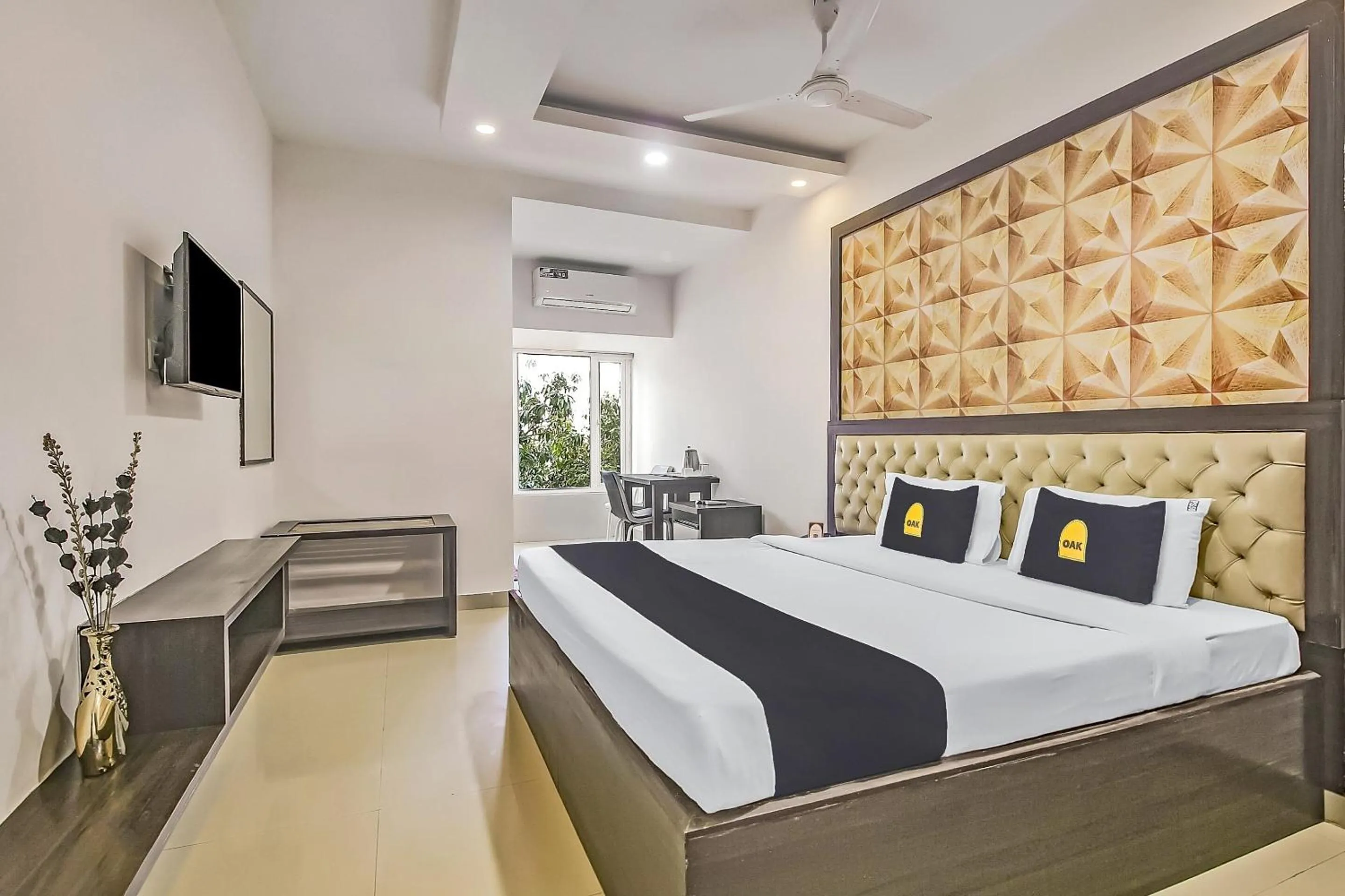 Bedroom, Bed in Super Townhouse OAK The Platinum Studio