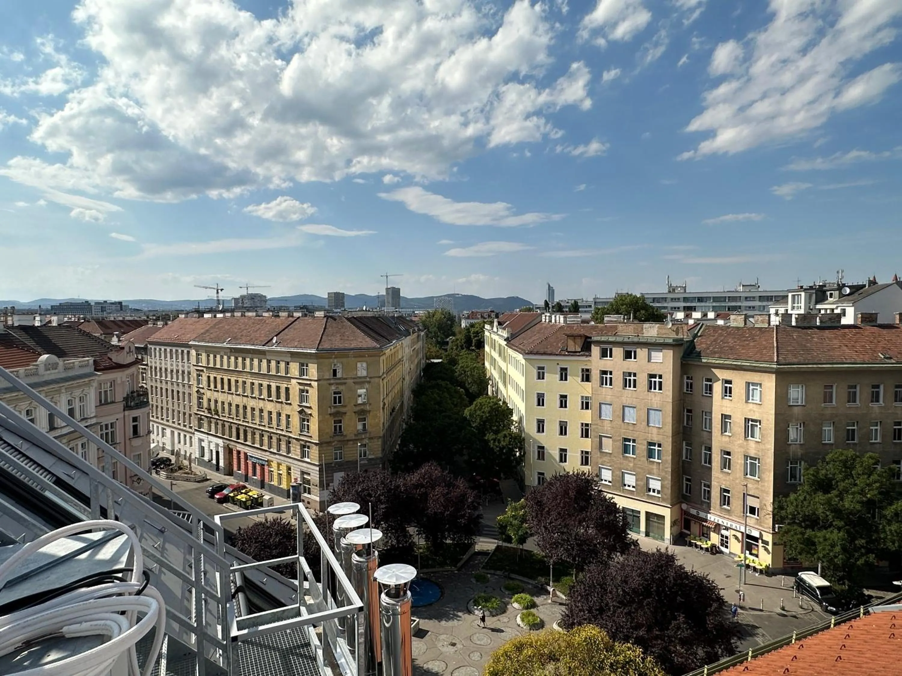 Day in FeelHome-Dachterrasse-4 Gäste-WiFi