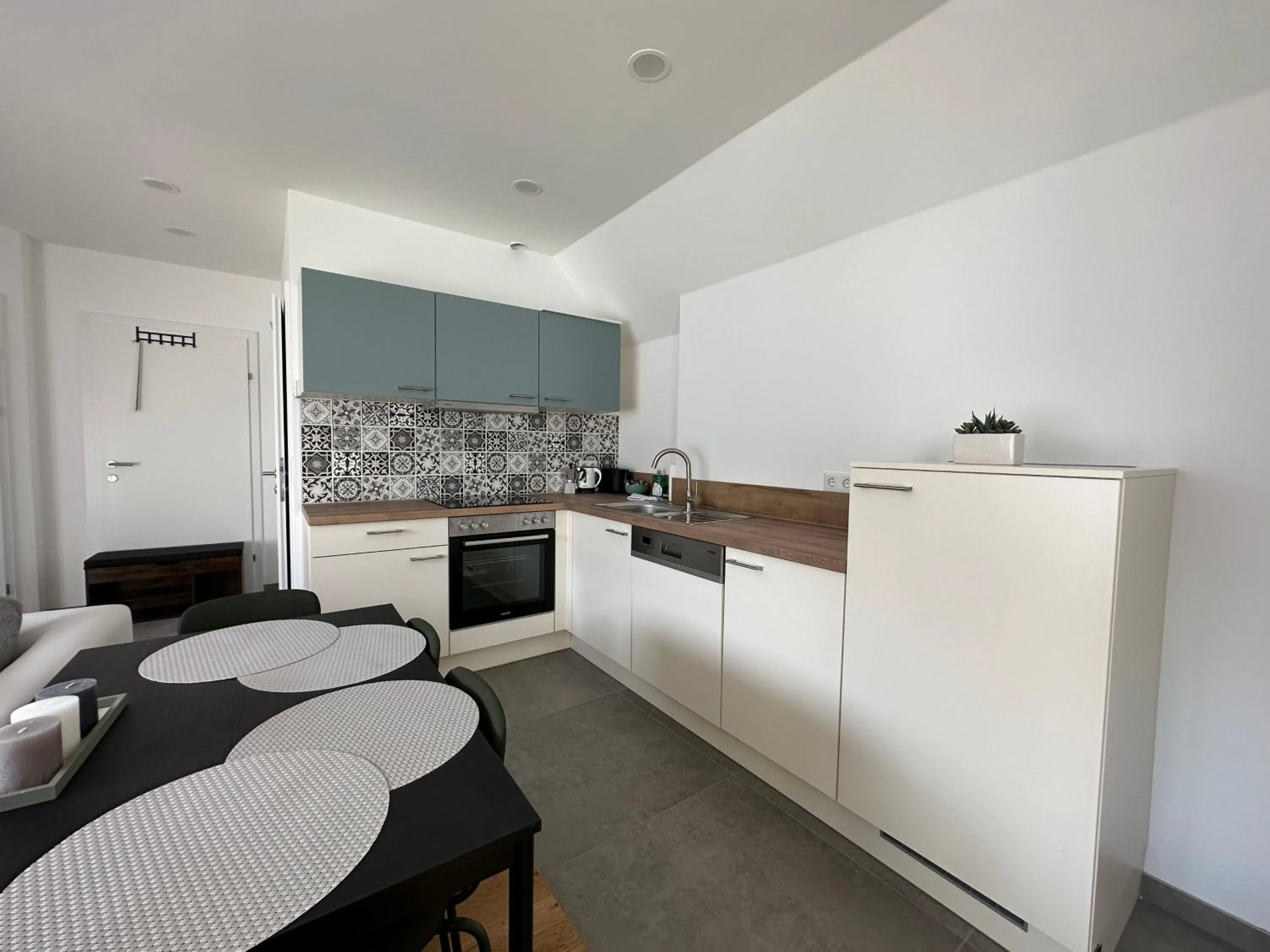 Kitchen or kitchenette in FeelHome-Dachterrasse-4 Gäste-WiFi
