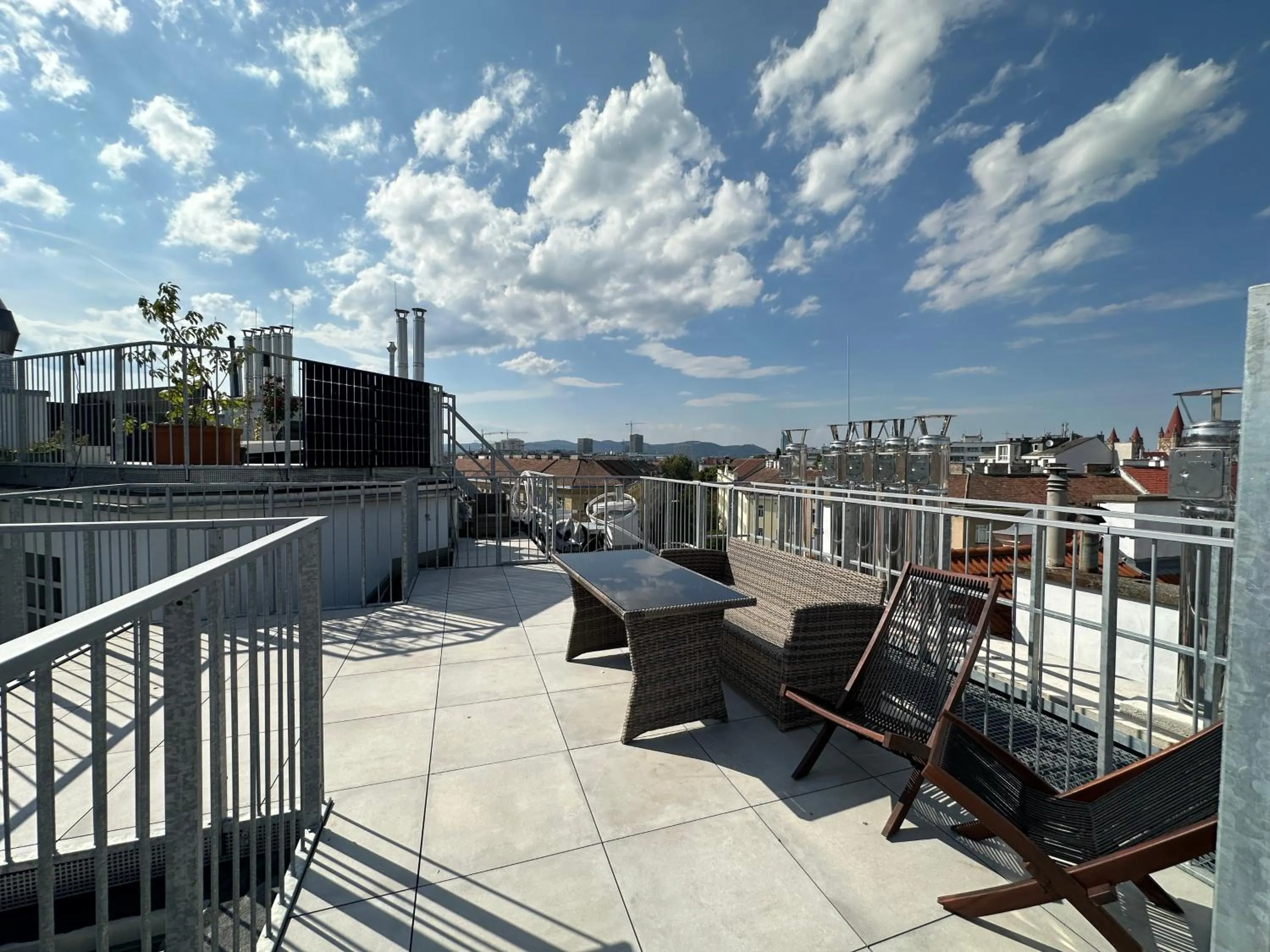 Day in FeelHome-Dachterrasse-4 Gäste-WiFi