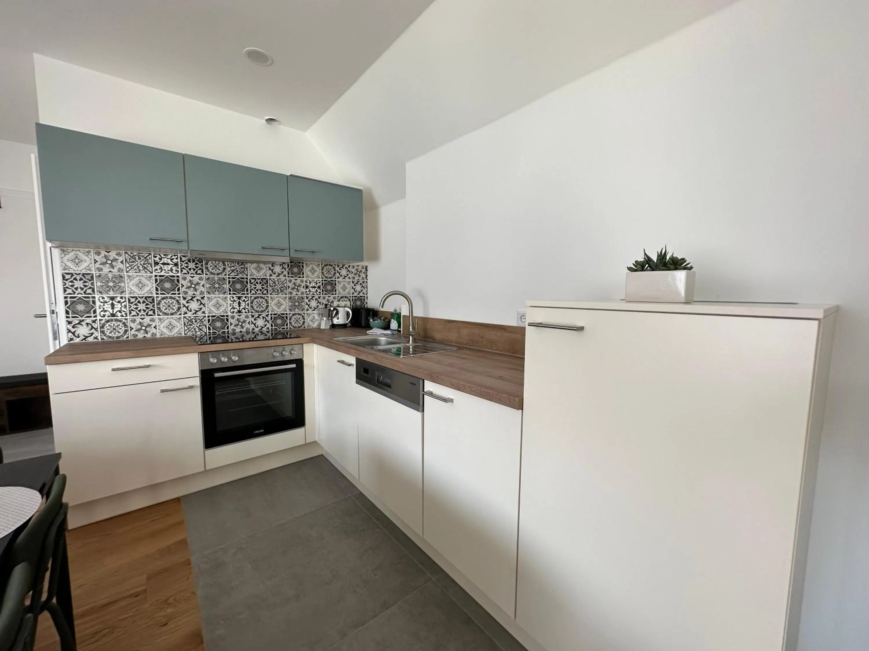 Kitchen or kitchenette in FeelHome-Dachterrasse-4 Gäste-WiFi