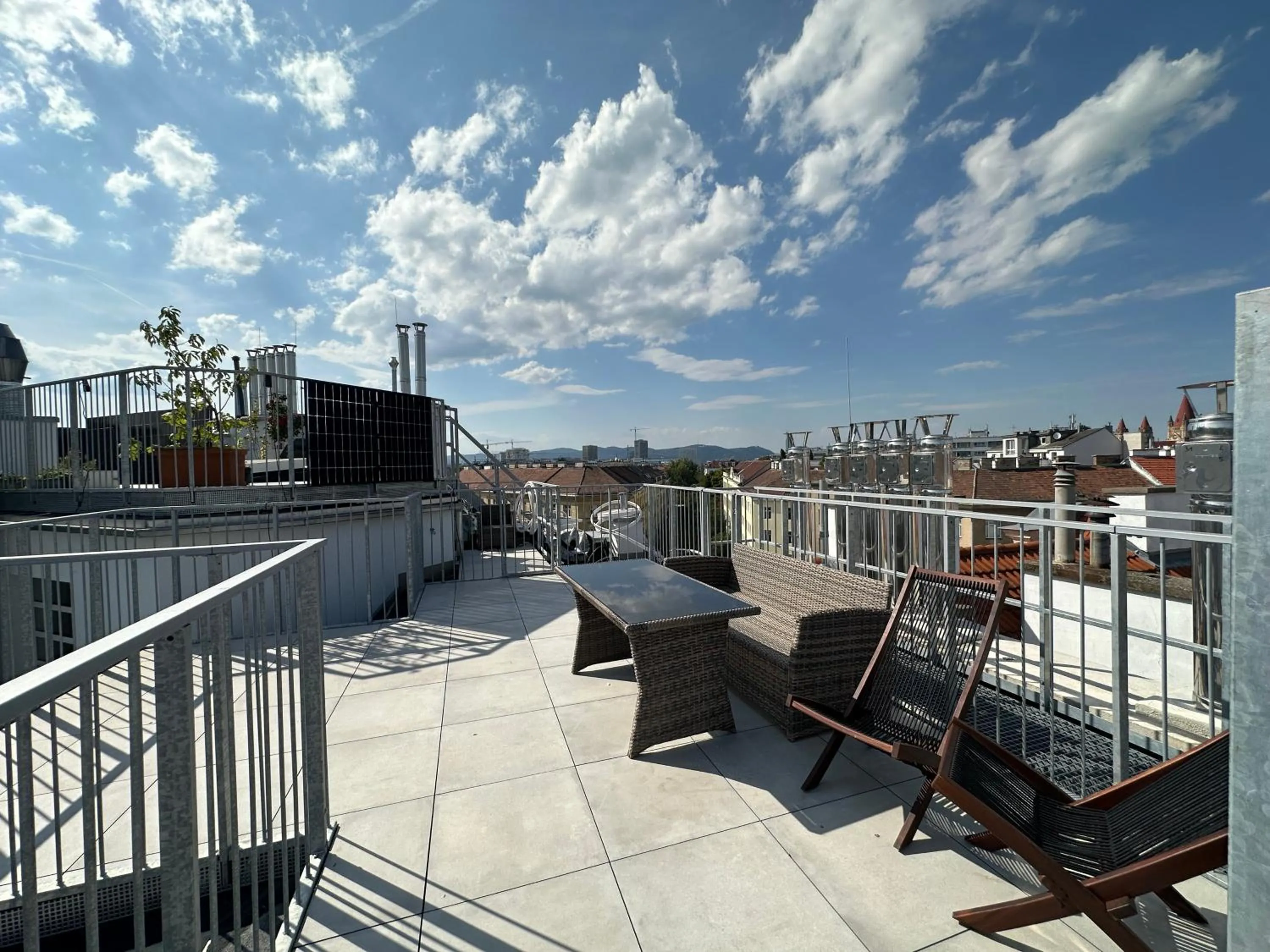 Day in FeelHome-Dachterrasse-4 Gäste-WiFi