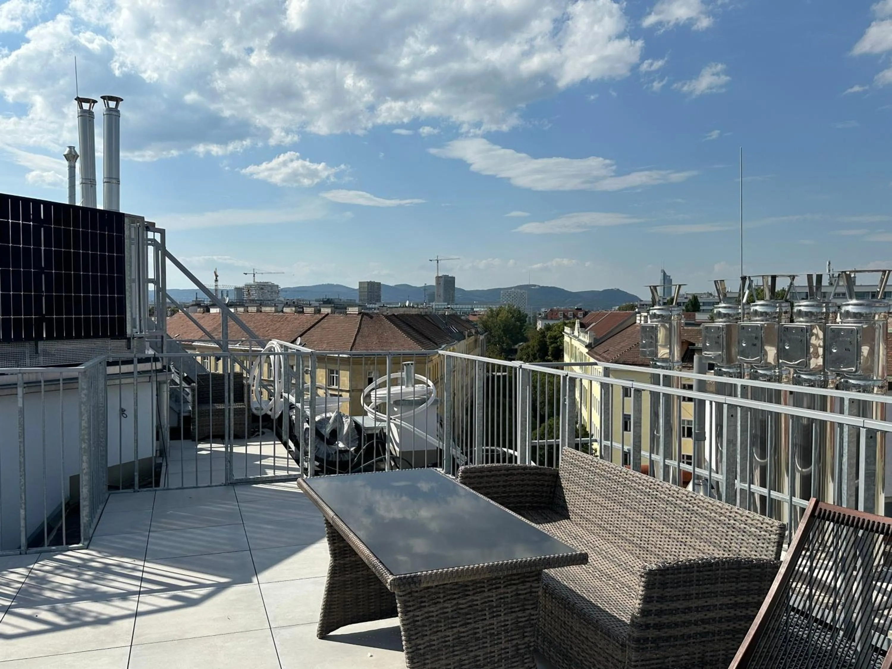 Day in FeelHome-Dachterrasse-4 Gäste-WiFi