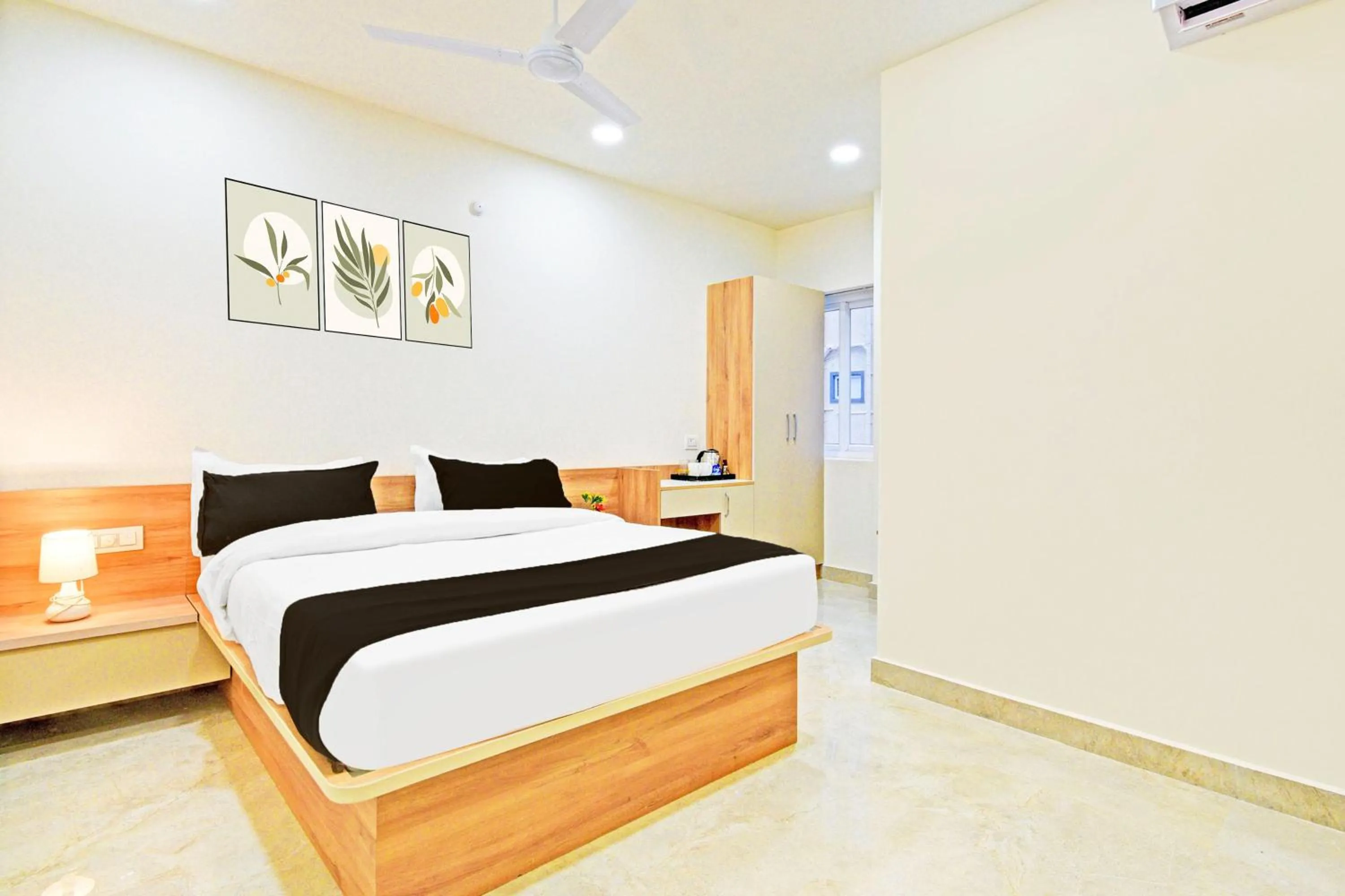 Bedroom, Bed in Super Townhouse Oak Kompally