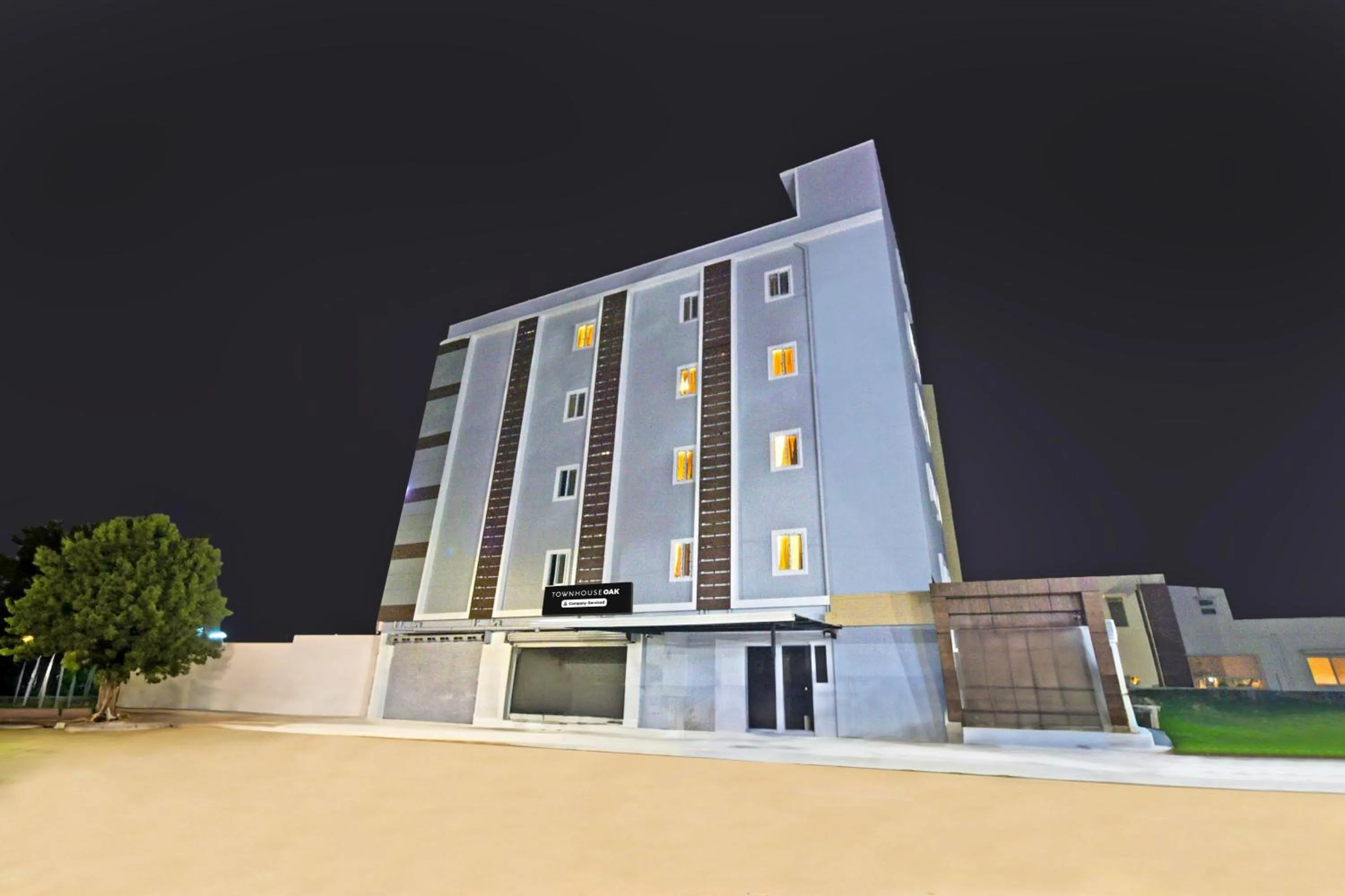 Facade/entrance in Super Townhouse Oak Kompally