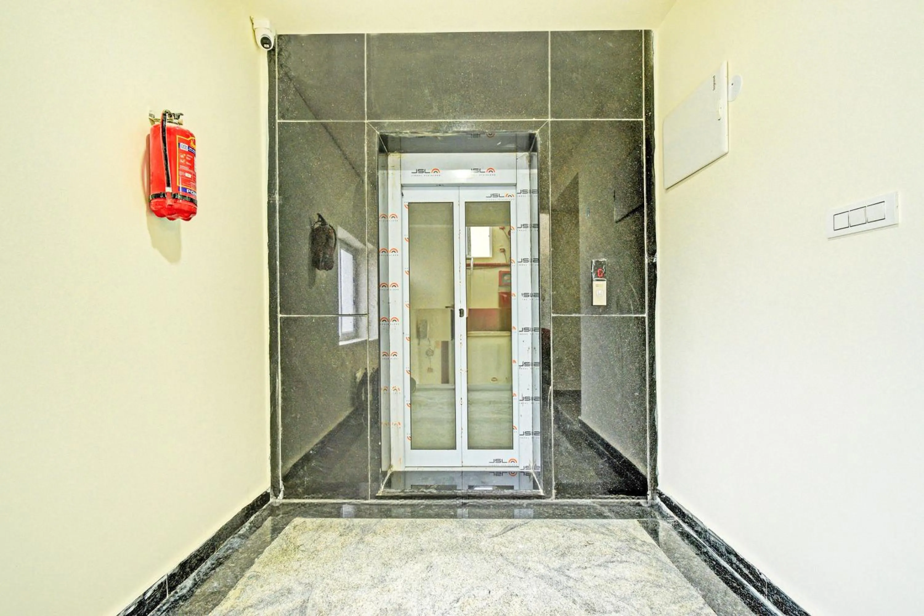 Lobby or reception in Super Townhouse Oak Kompally