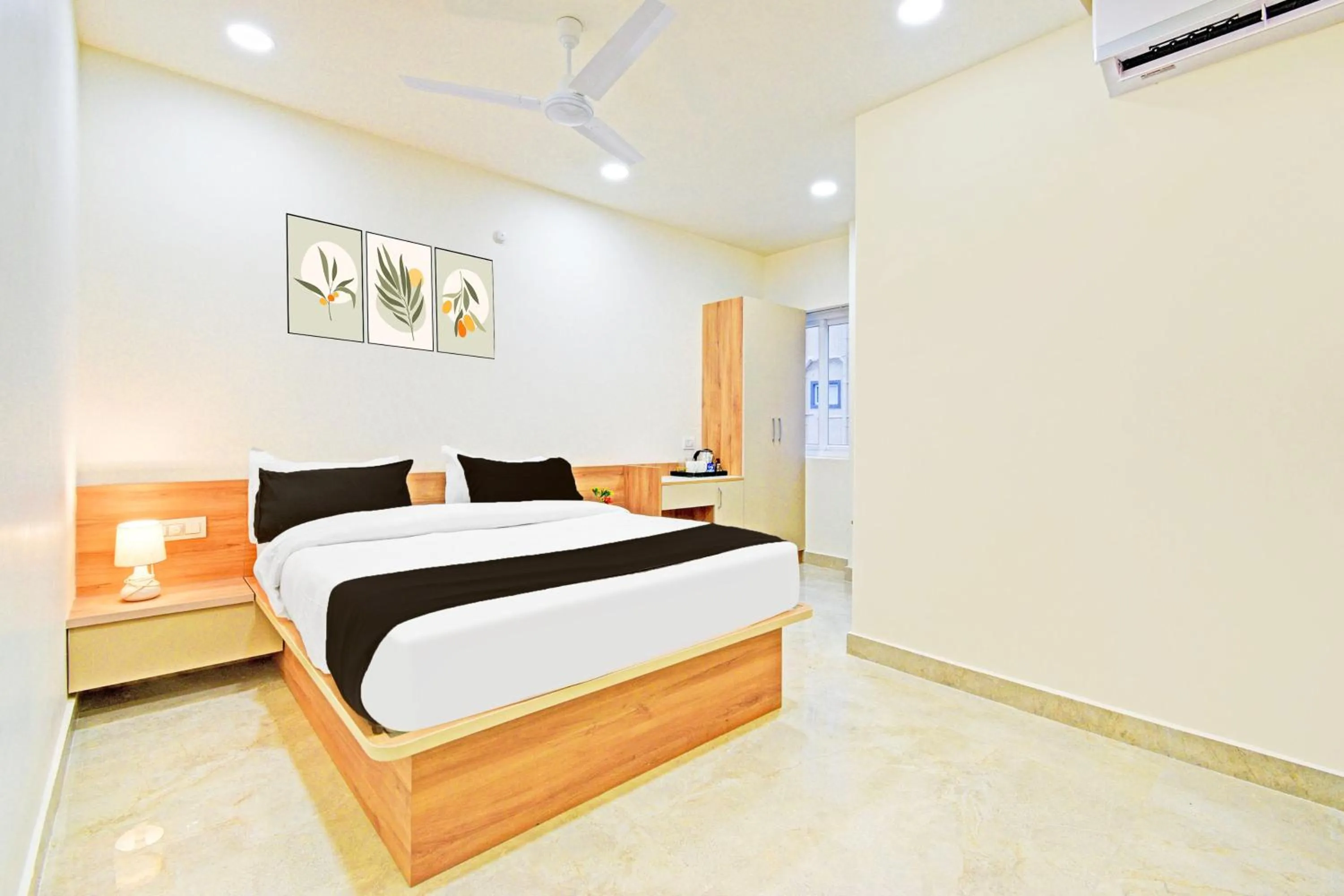 Bedroom, Bed in Super Townhouse Oak Kompally