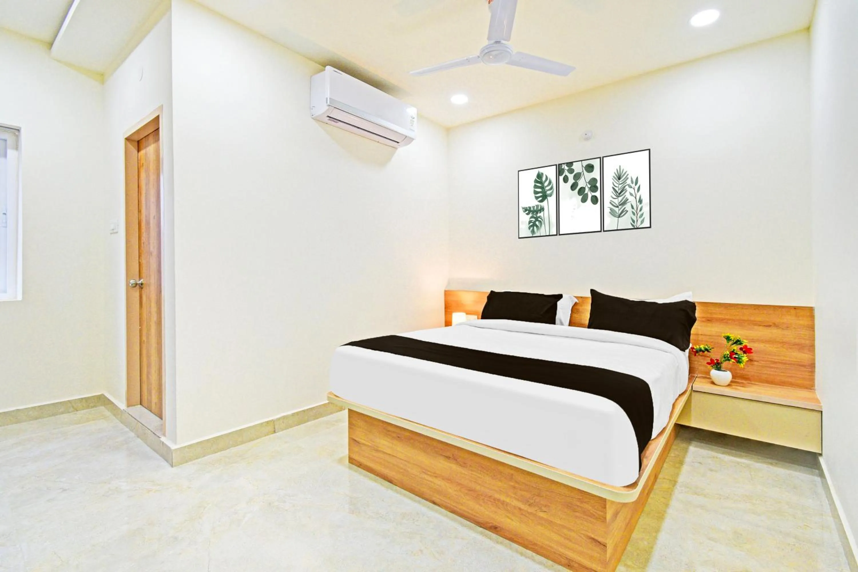 Bedroom, Bed in Super Townhouse Oak Kompally