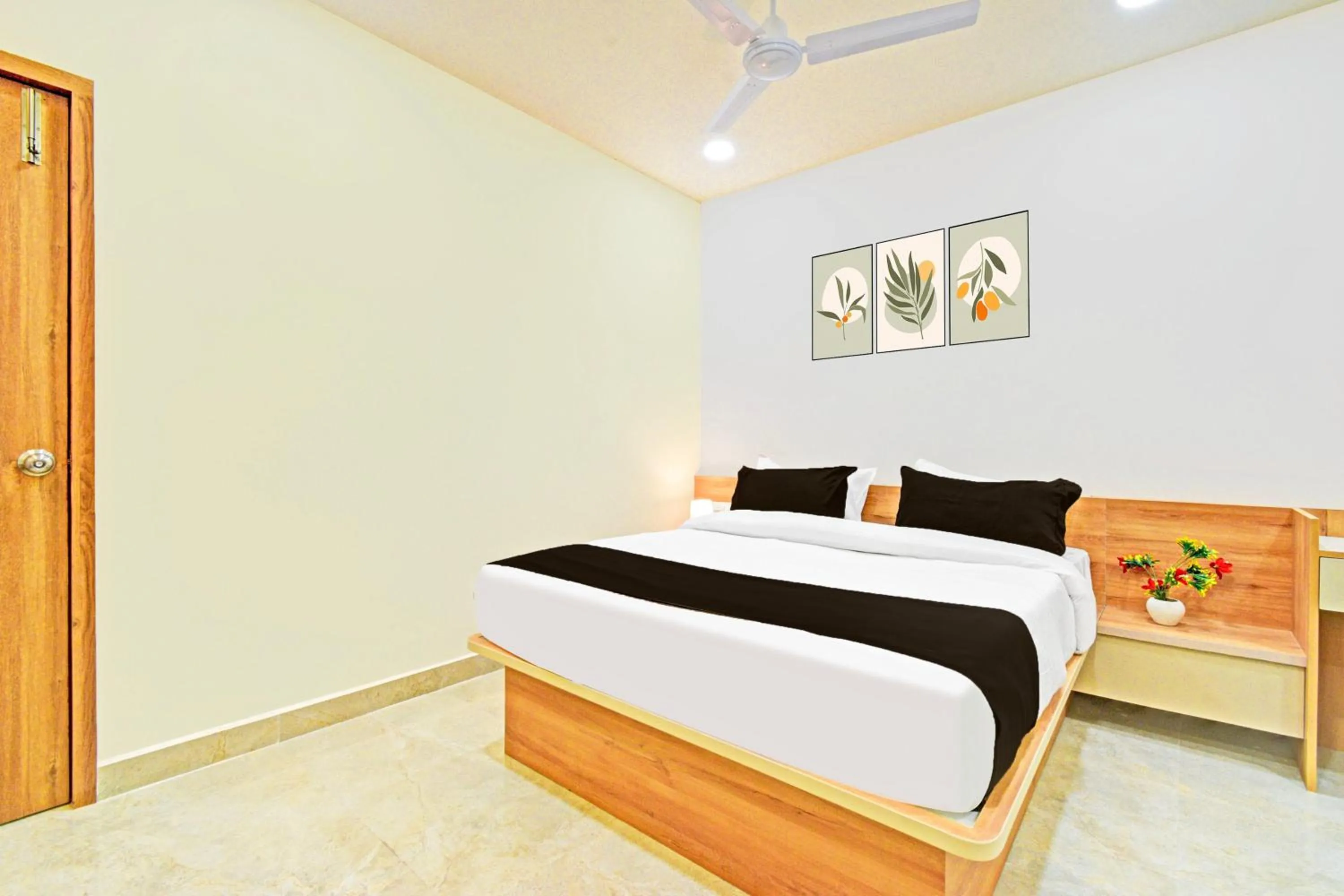 Bedroom, Bed in Super Townhouse Oak Kompally