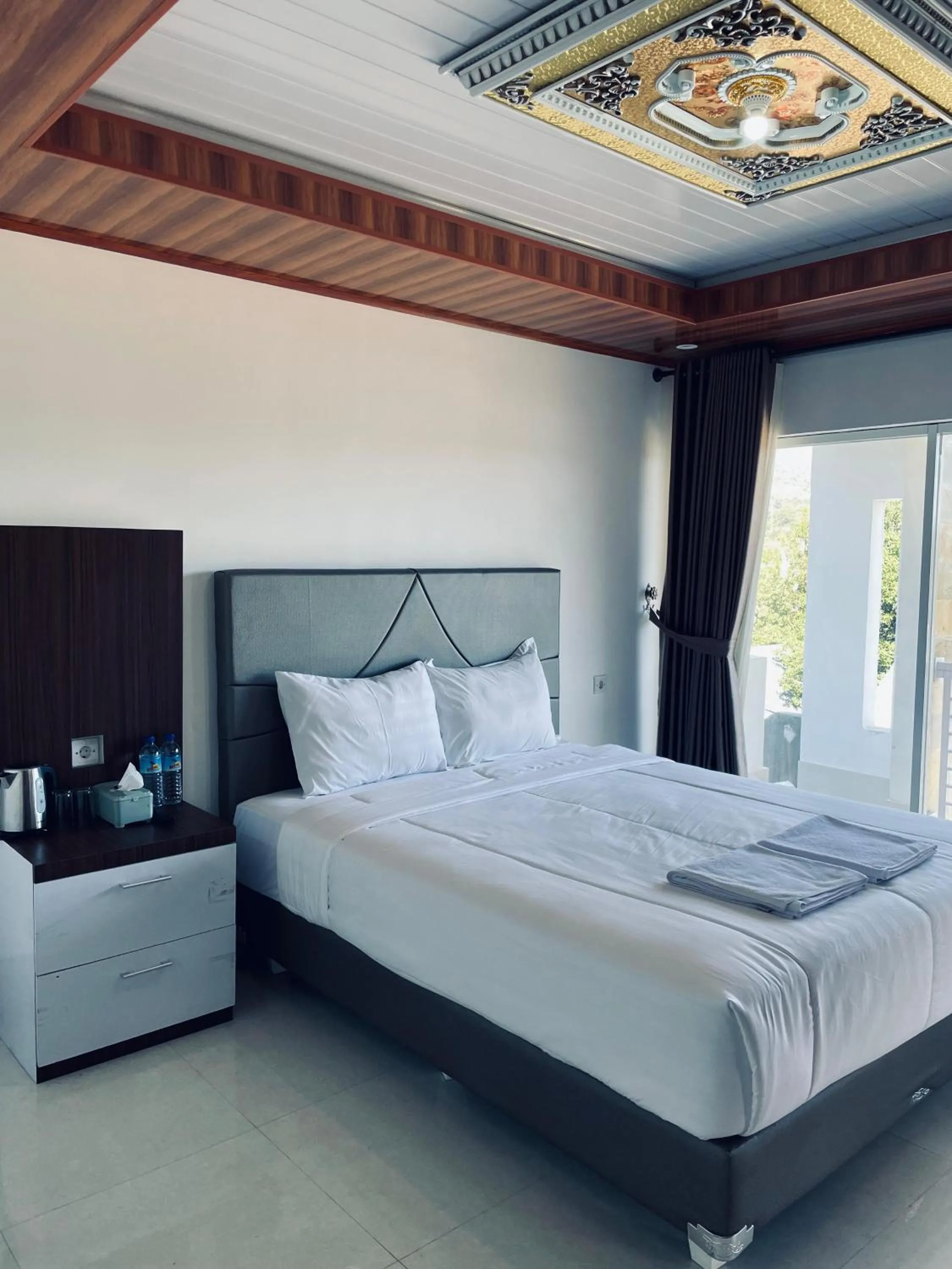 Bed in Zoya Rinjani Villa