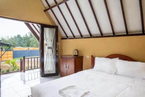 Bed in Zoya Rinjani Villa