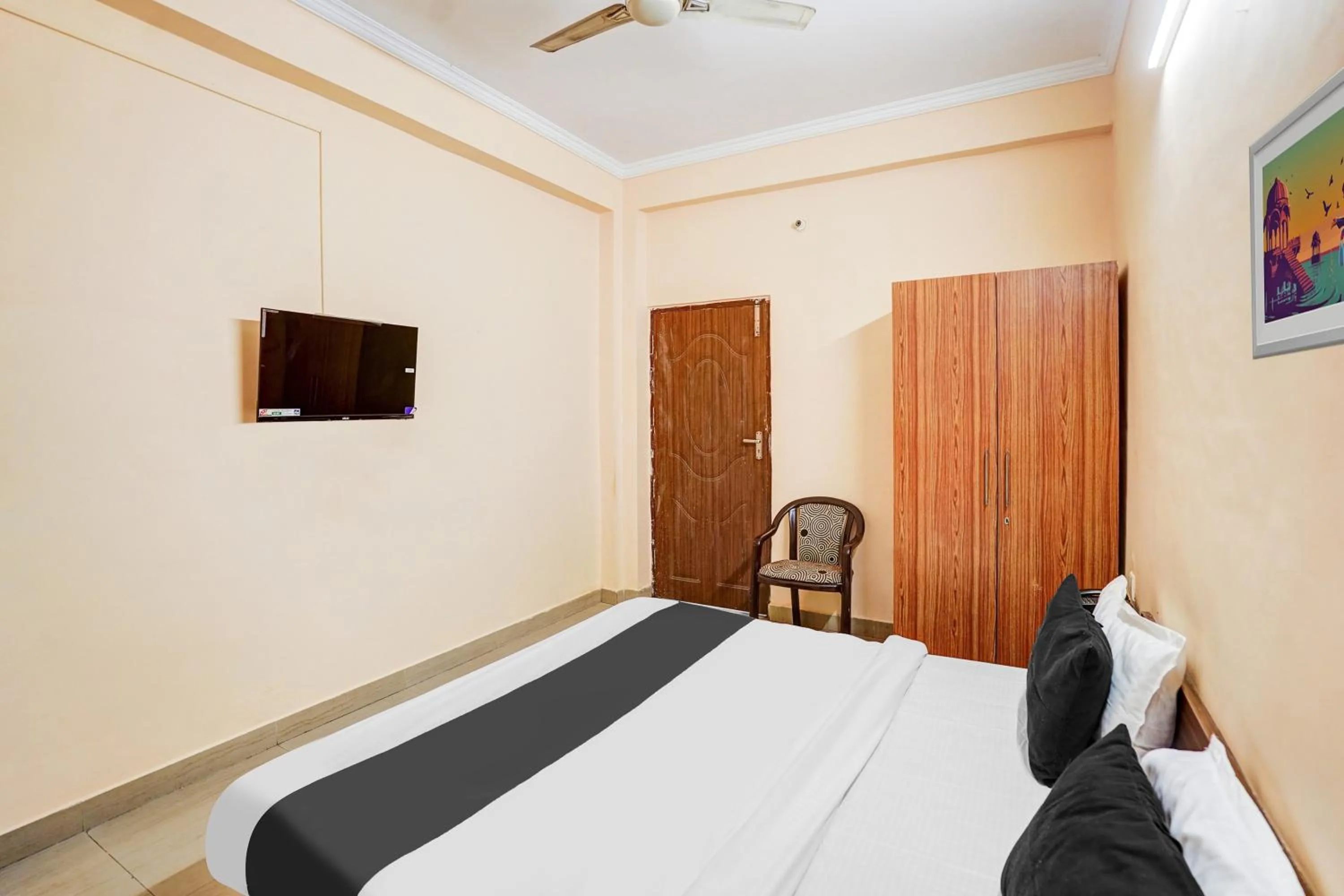 Bedroom, Bed in Super Hotel O Jankipuram Vikas Nagar