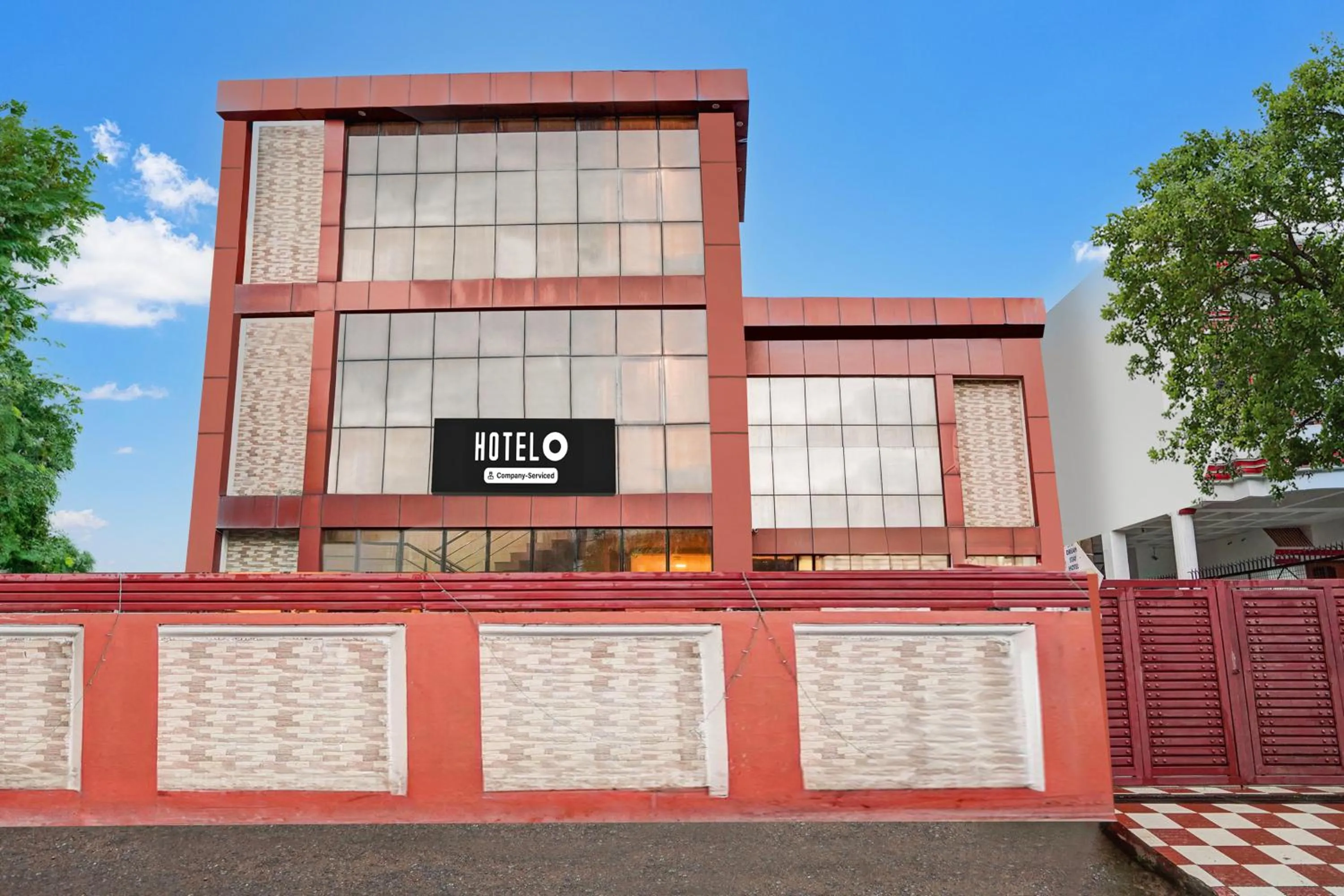 Property building in Super Hotel O Jankipuram Vikas Nagar