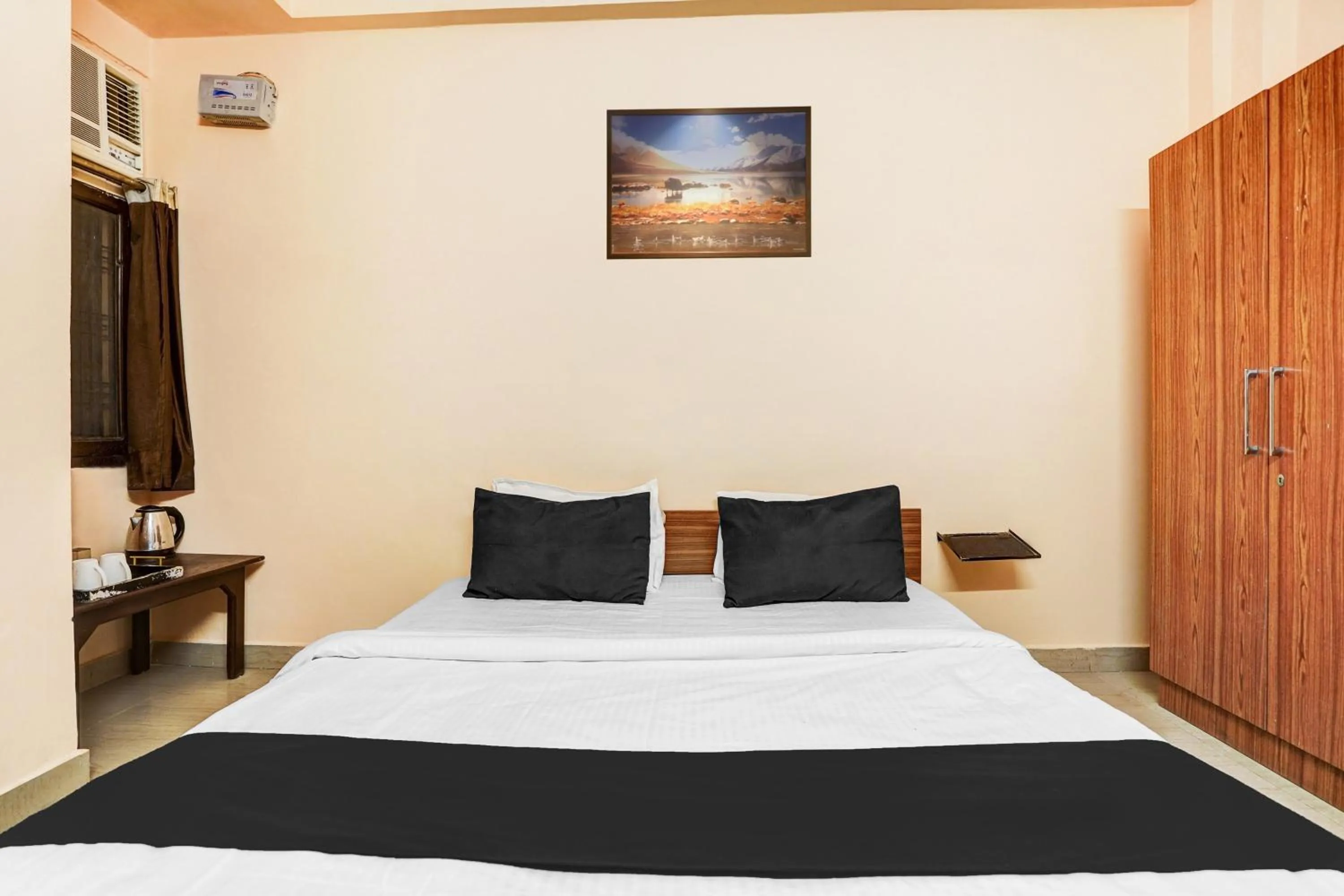 Bedroom, Bed in Super Hotel O Jankipuram Vikas Nagar