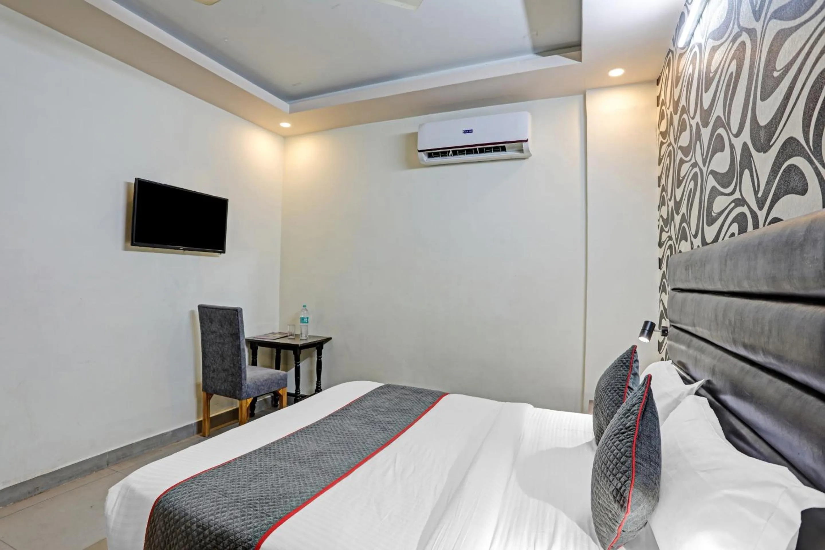 Bedroom, Bed in TOWNHOUSE THE HOTEL DIAMOND VASUNDHARA