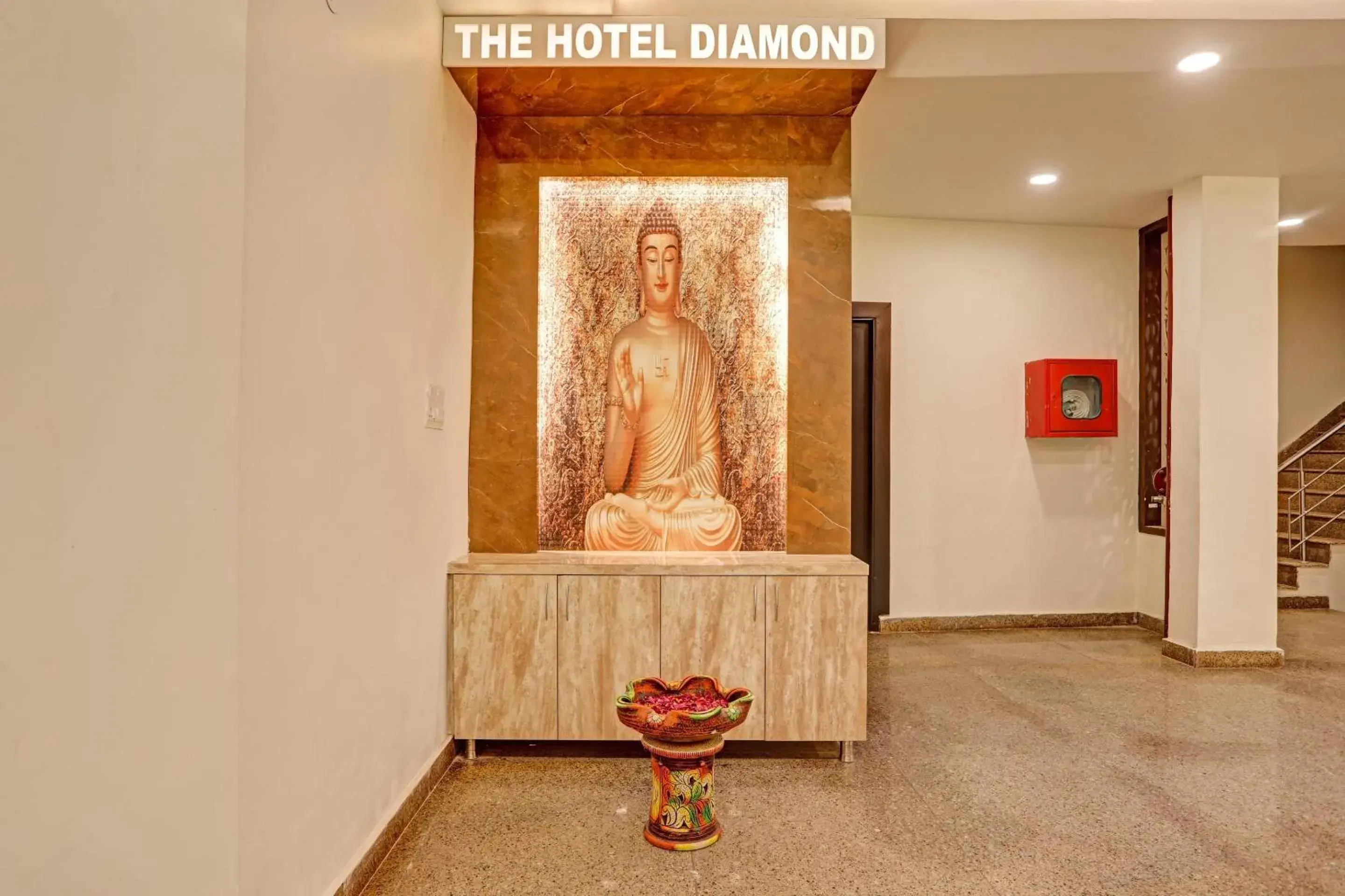 Property building in Super TOWNHOUSE THE HOTEL DIAMOND VASUNDHARA Property building in Super TOWNHOUSE THE HOTEL DIAMOND VASUNDHARA