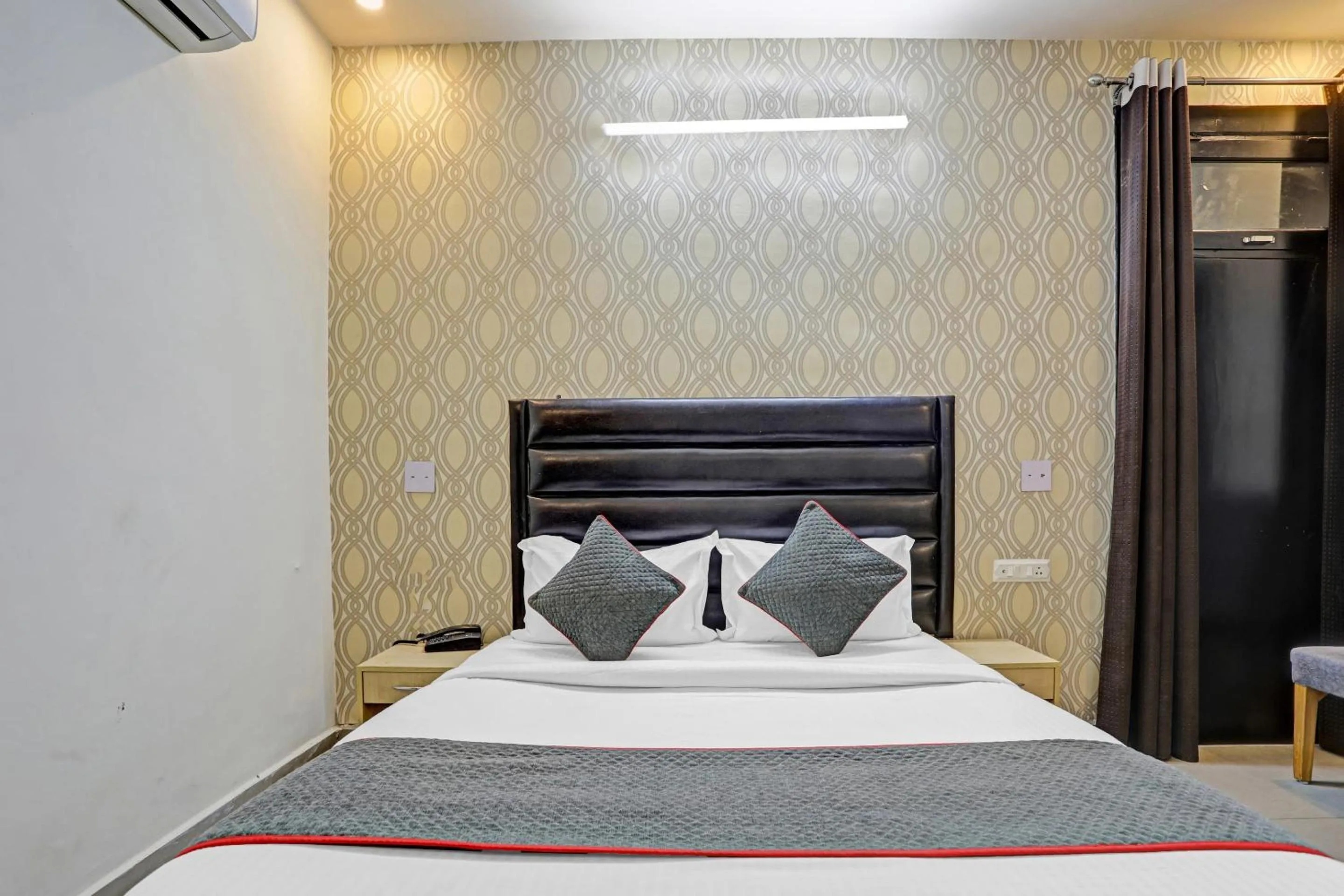 Bedroom, Bed in TOWNHOUSE THE HOTEL DIAMOND VASUNDHARA