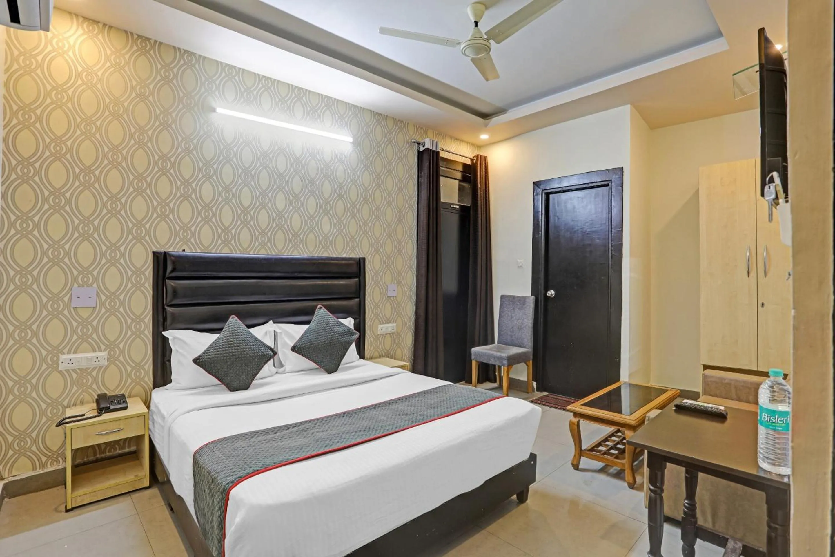 Bedroom, Bed in TOWNHOUSE THE HOTEL DIAMOND VASUNDHARA