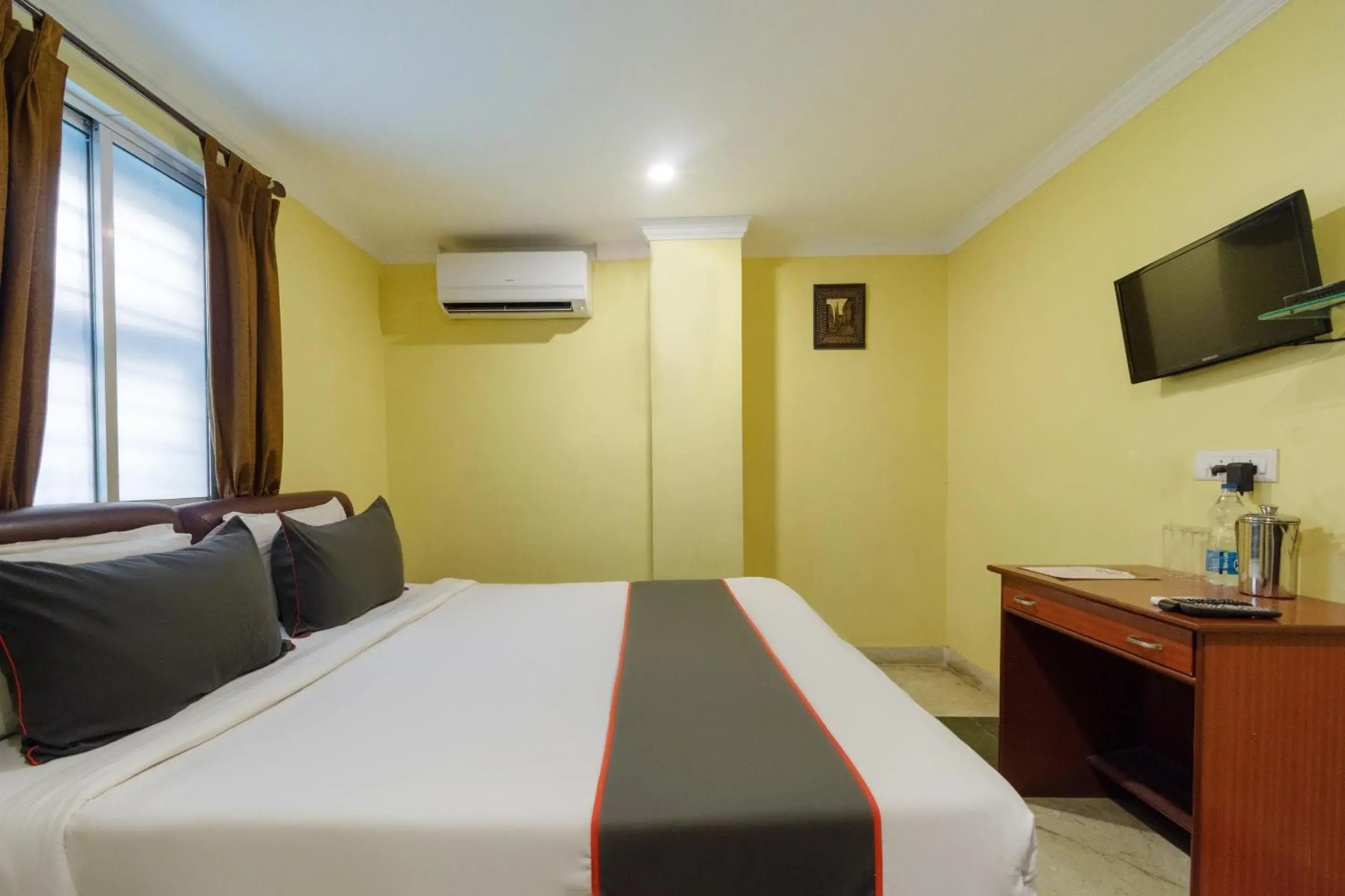 Bedroom in Collection O Raj Darbar Near City Centre Bedroom in Collection O Raj Darbar Near City Centre