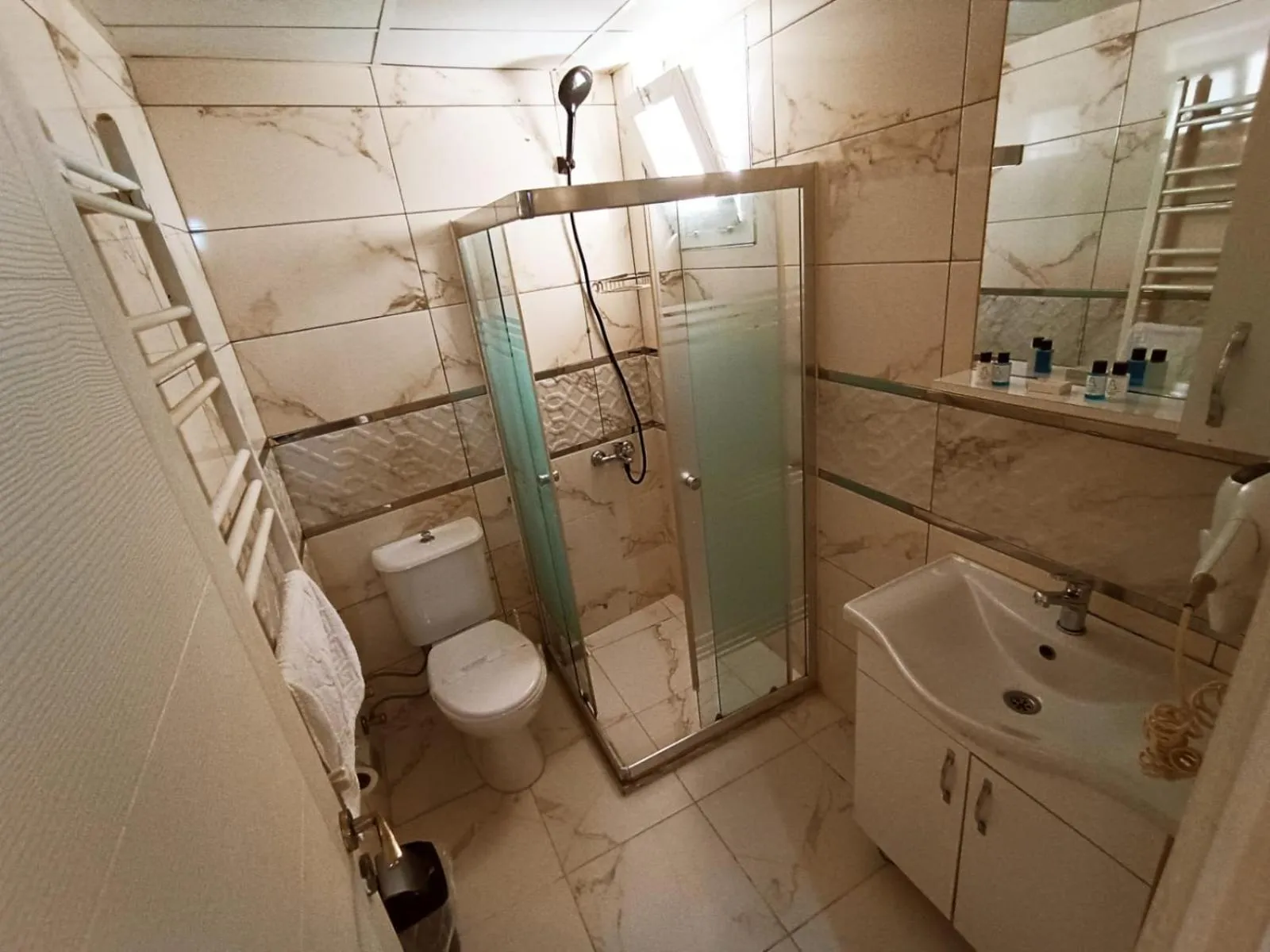 Toilet in Aslan Suit Otel