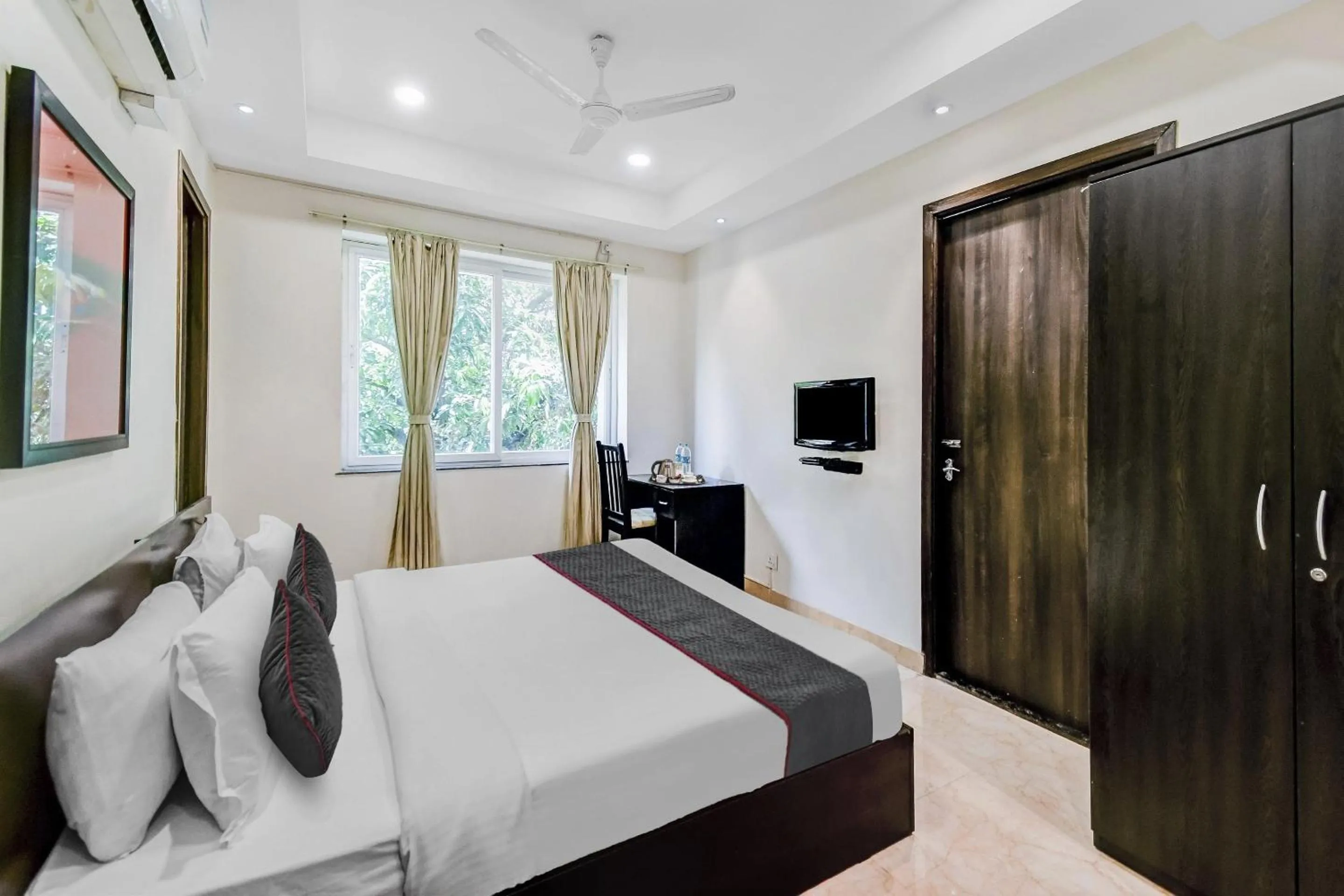 Facade/entrance, Bed in Super Townhouse All In One