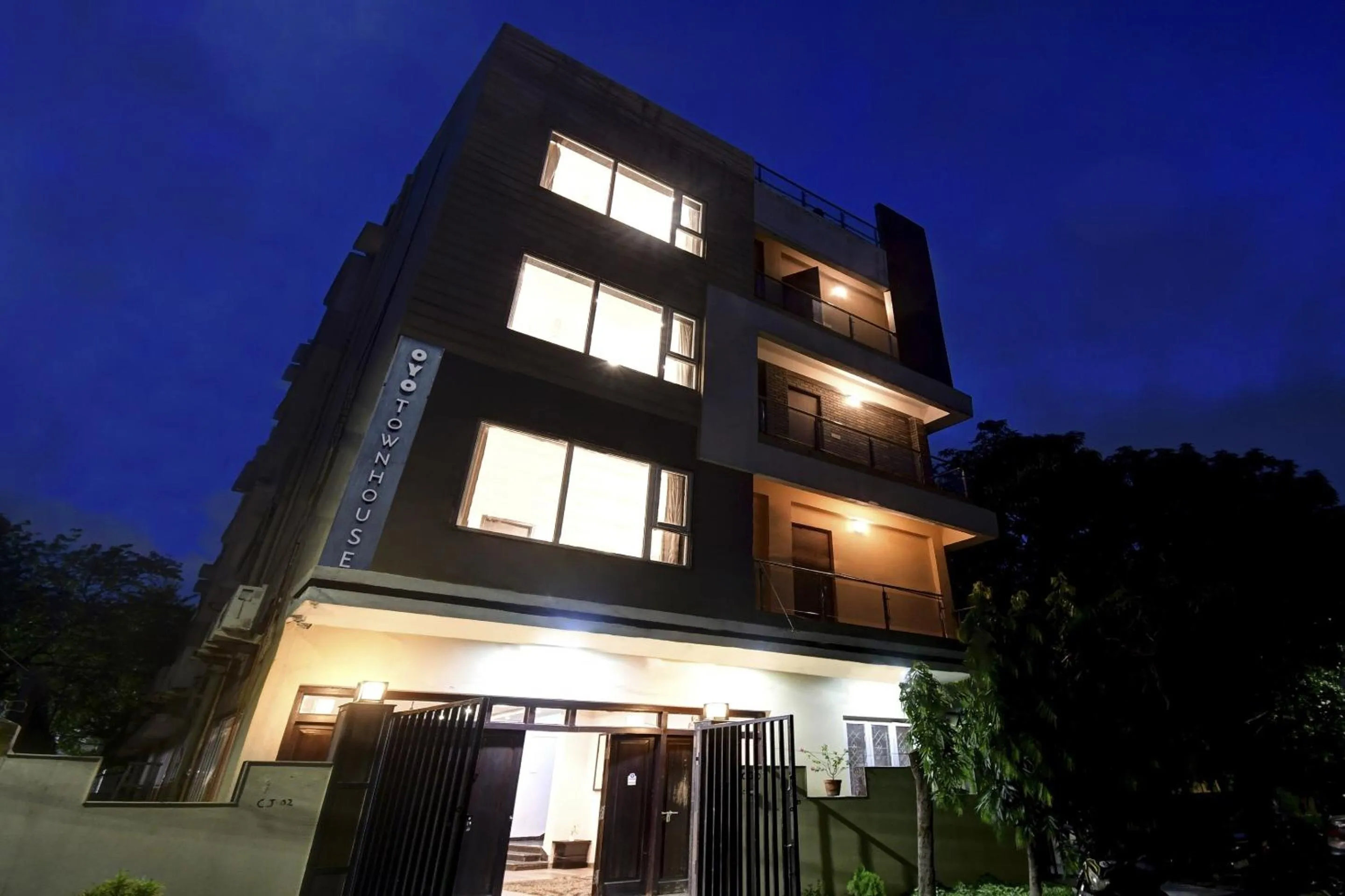 Facade/entrance in Super Townhouse All In One