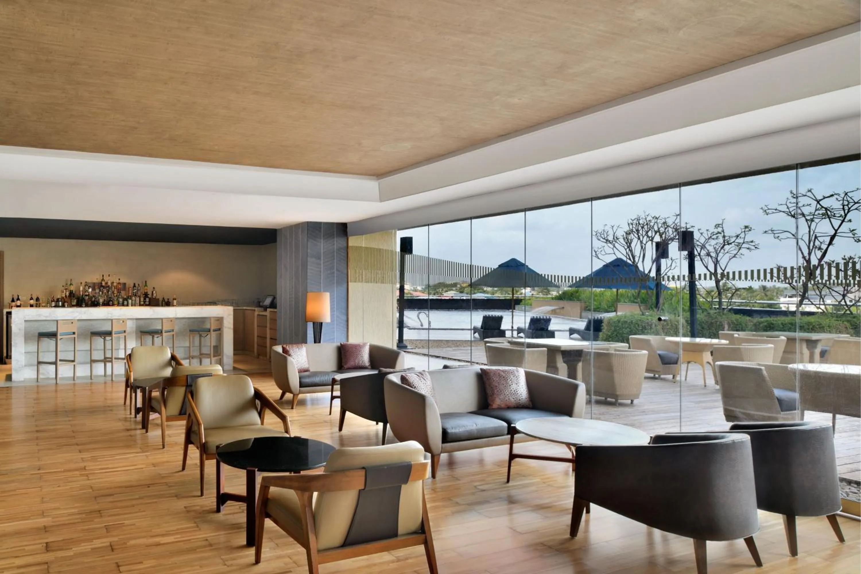 Swimming pool in Kochi Marriott Hotel