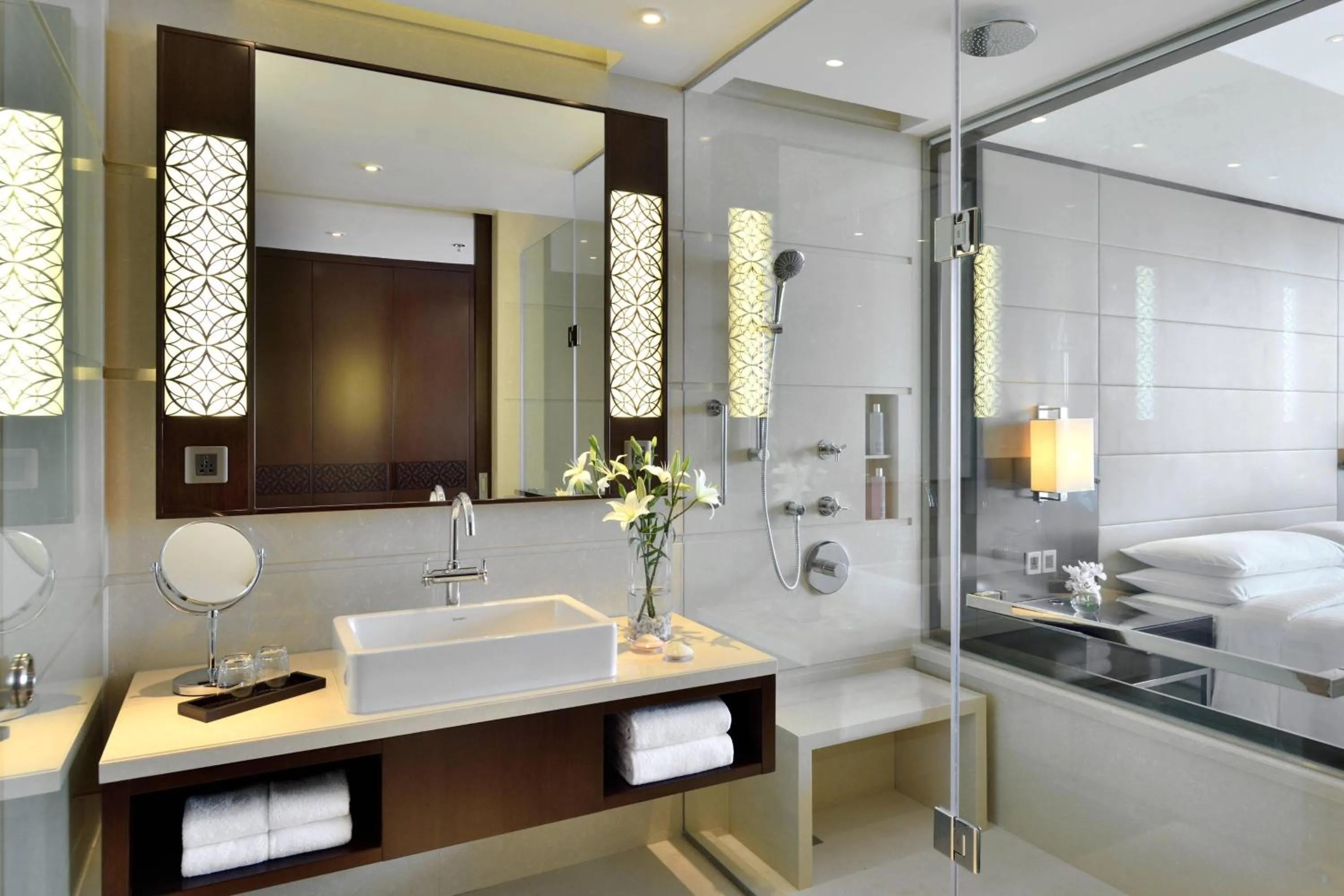 Bathroom in Kochi Marriott Hotel