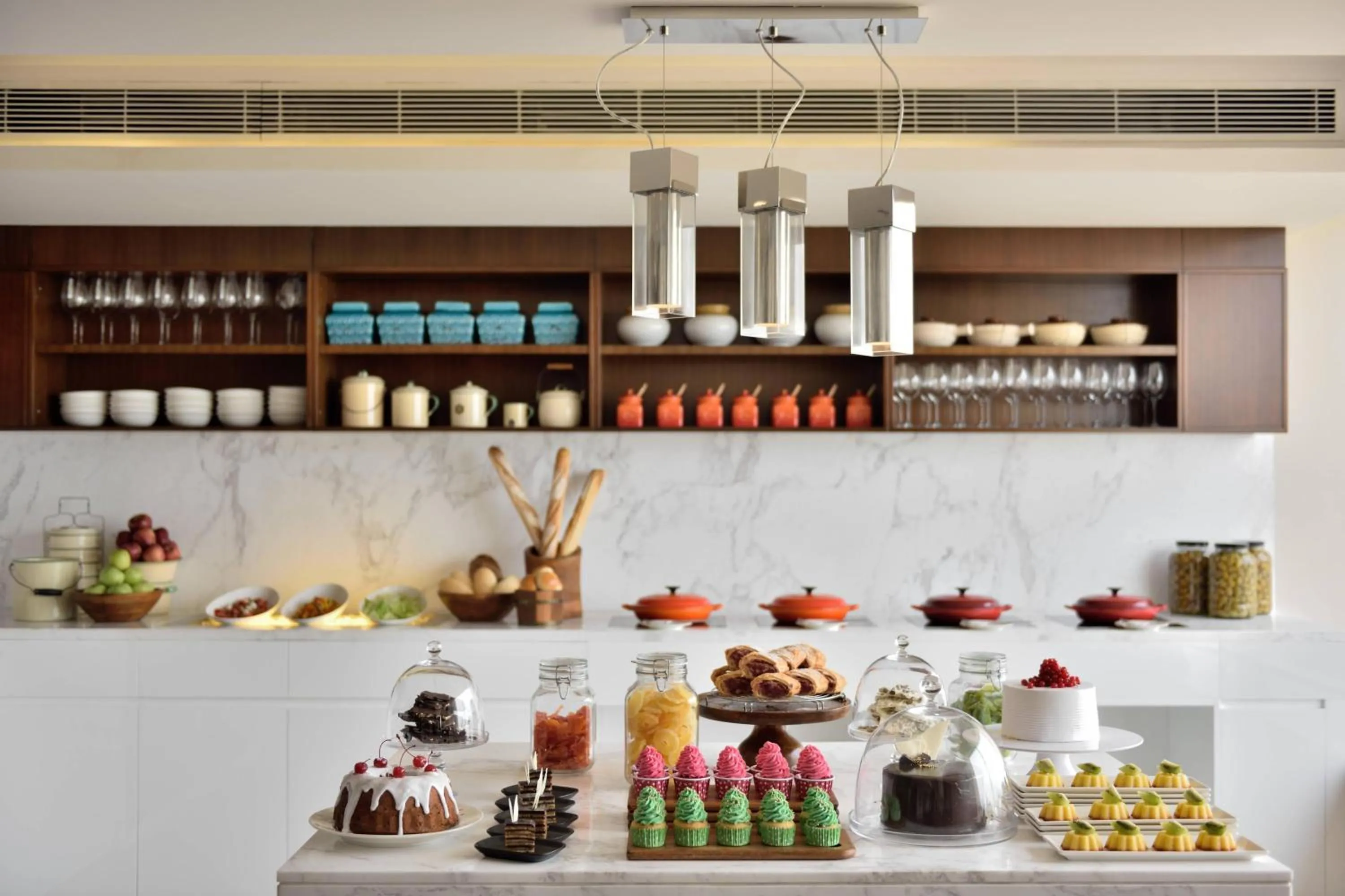 Lounge or bar in Kochi Marriott Hotel