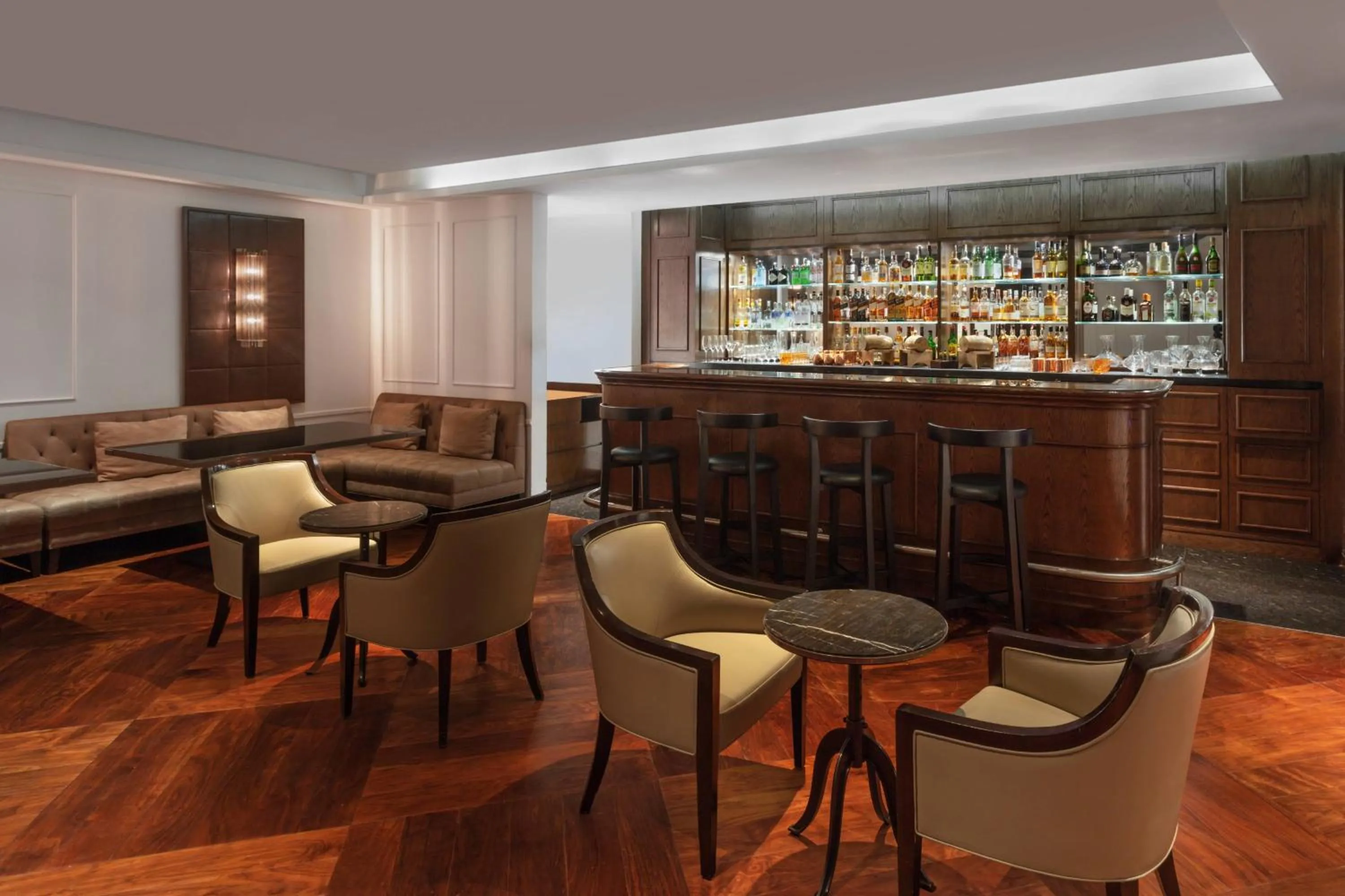 Lounge or bar in Kochi Marriott Hotel
