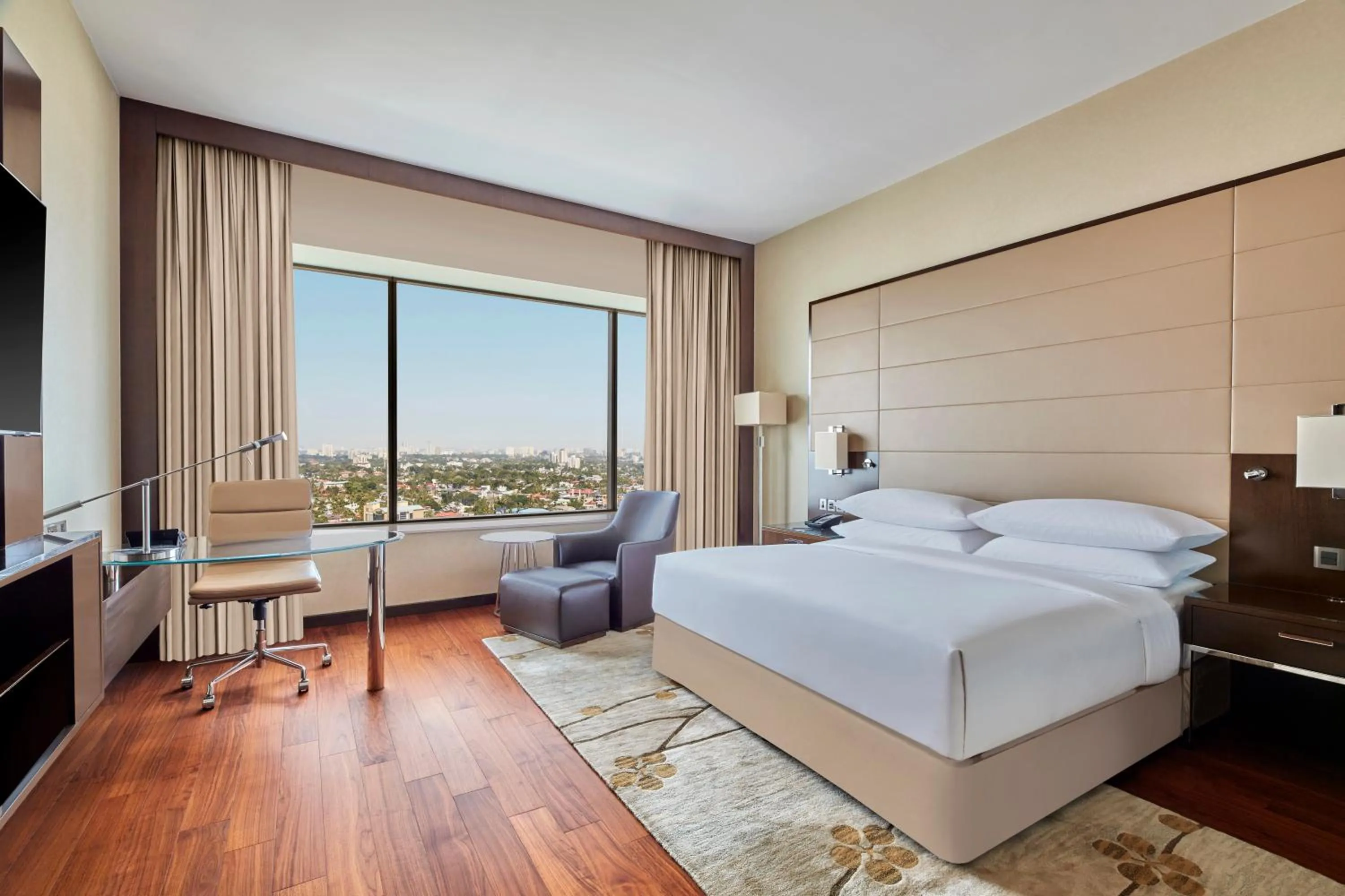 Bed in Kochi Marriott Hotel