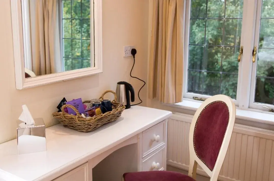 Twin Room - single occupancy in The Thatched Cottage Inn Twin Room - single occupancy in The Thatched Cottage Inn