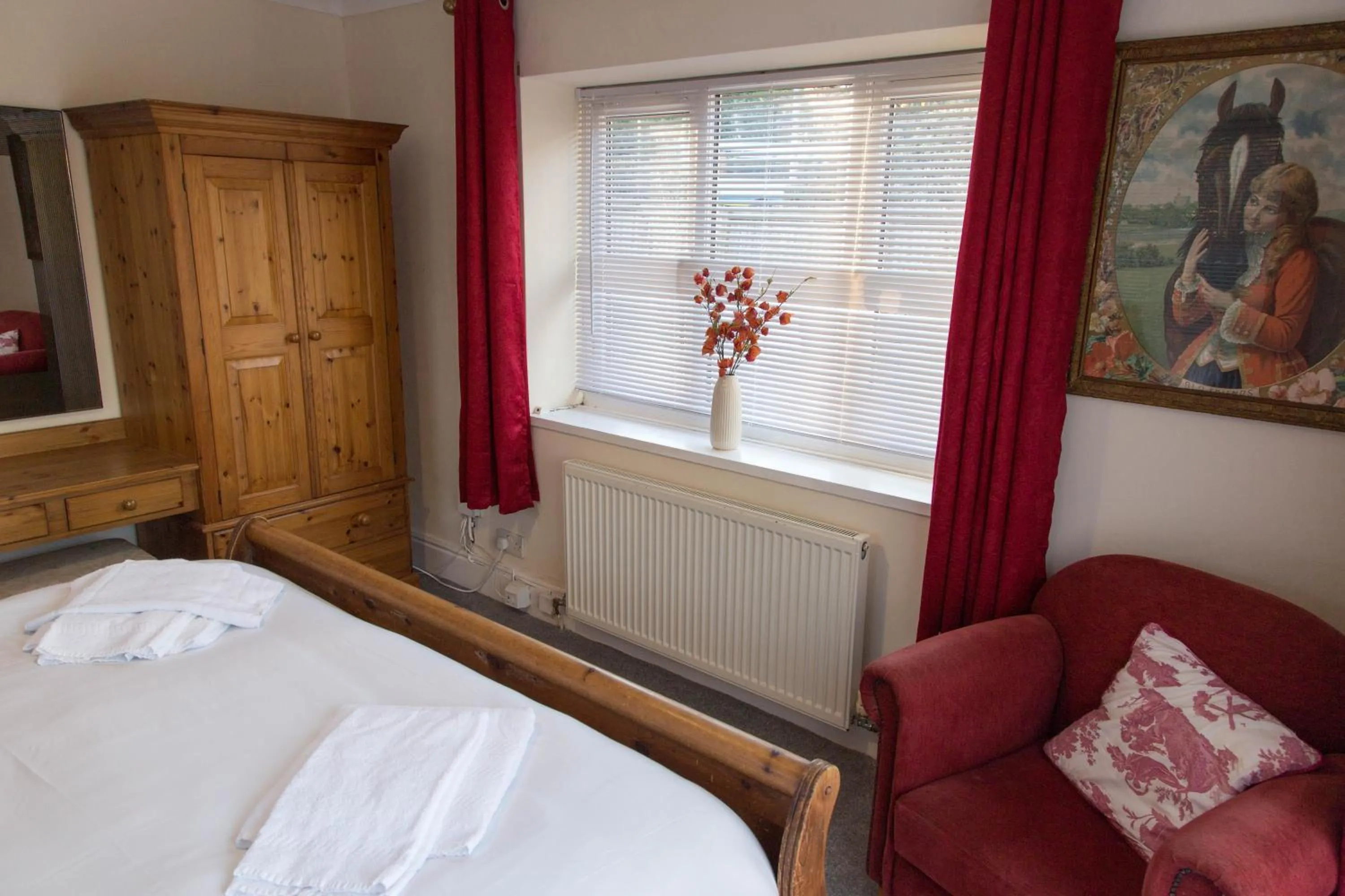 Bedroom in The Thatched Cottage Inn