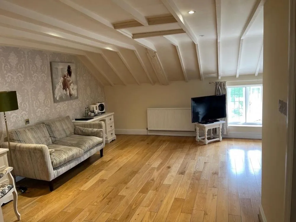 The Thatched Cottage Inn